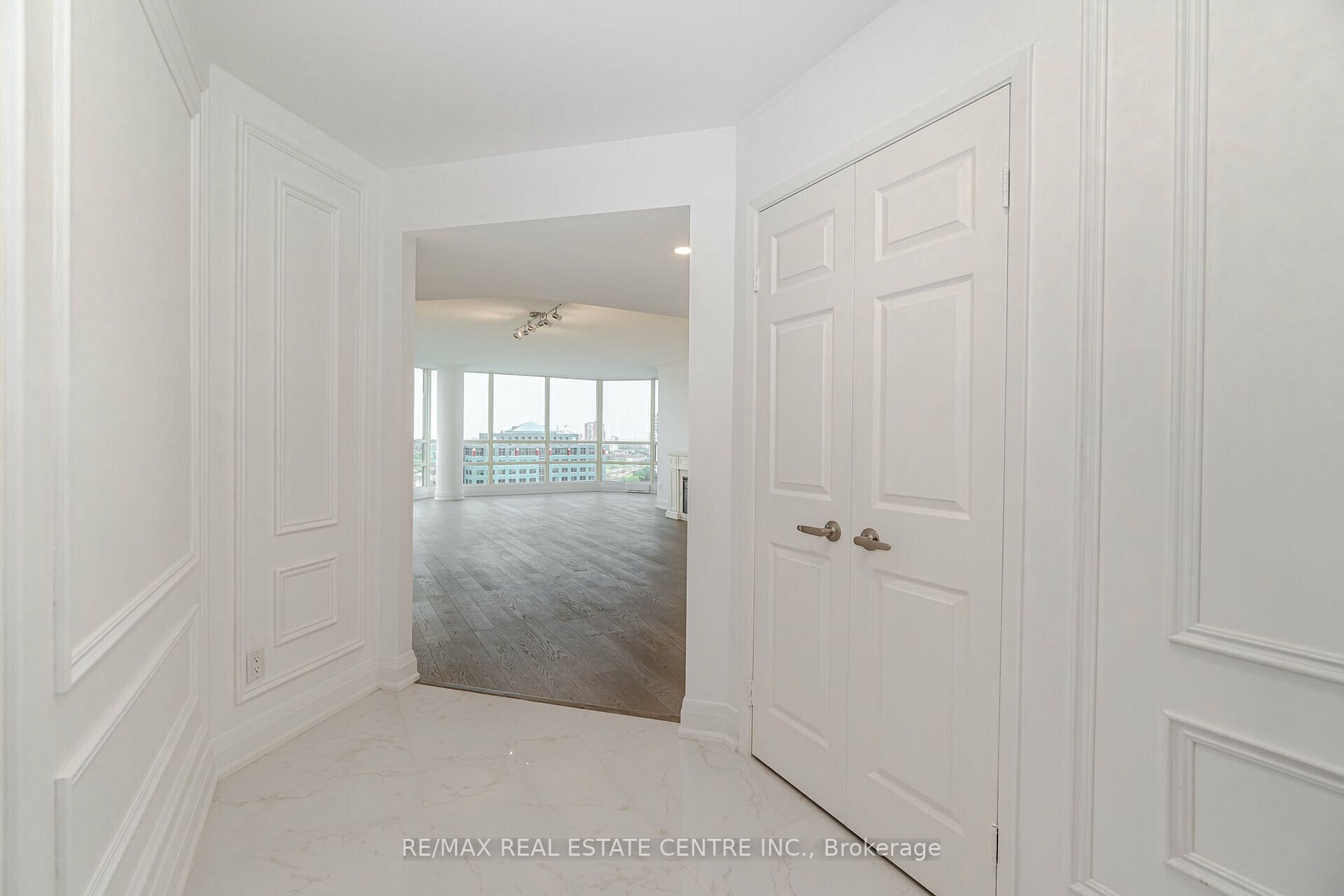 45 Kingsbridge Garden Circ, #1504