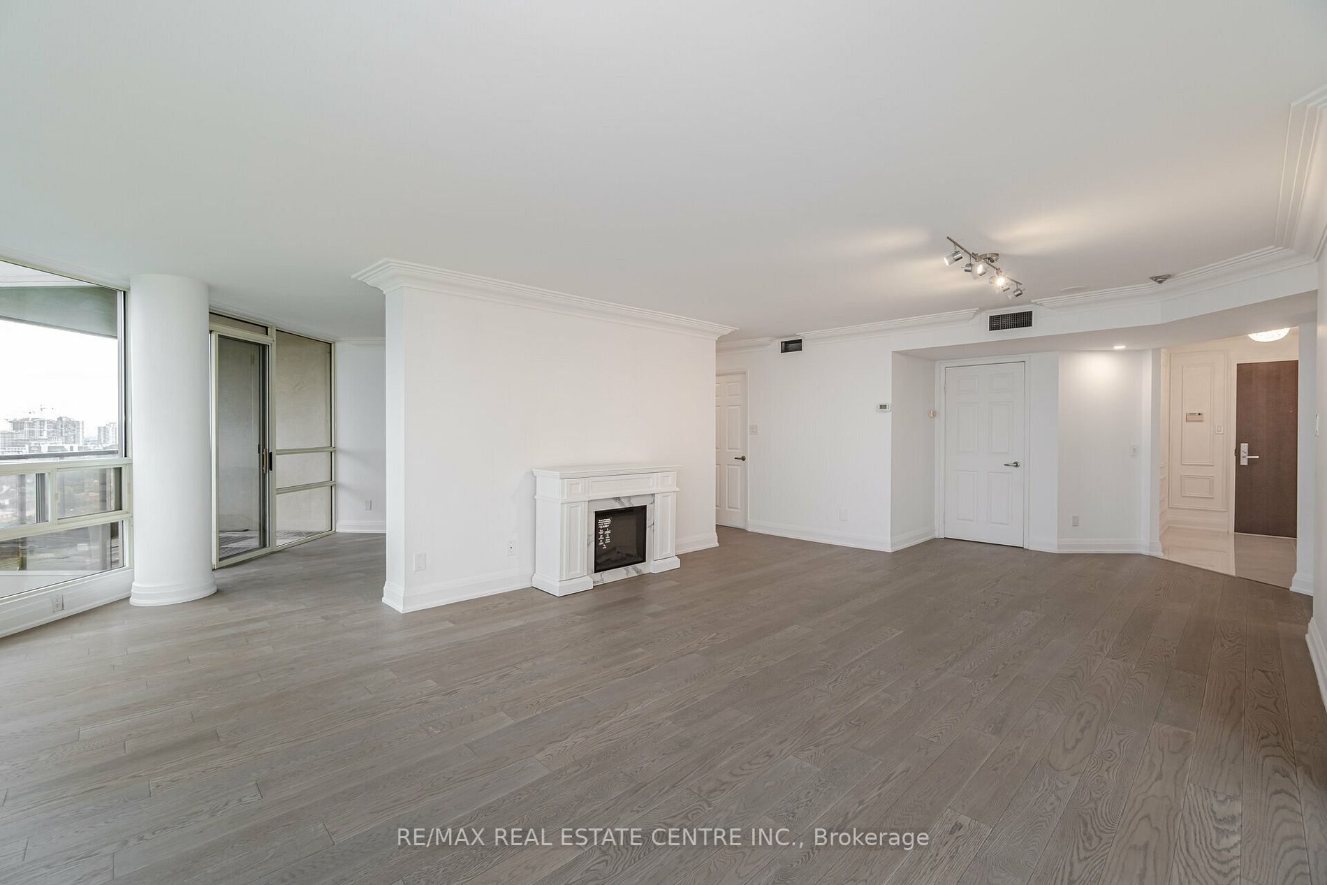 45 Kingsbridge Garden Circ, #1504