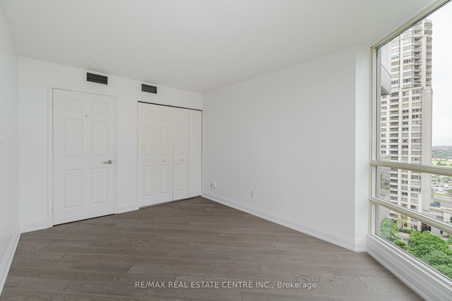 45 Kingsbridge Garden Circ, #1504