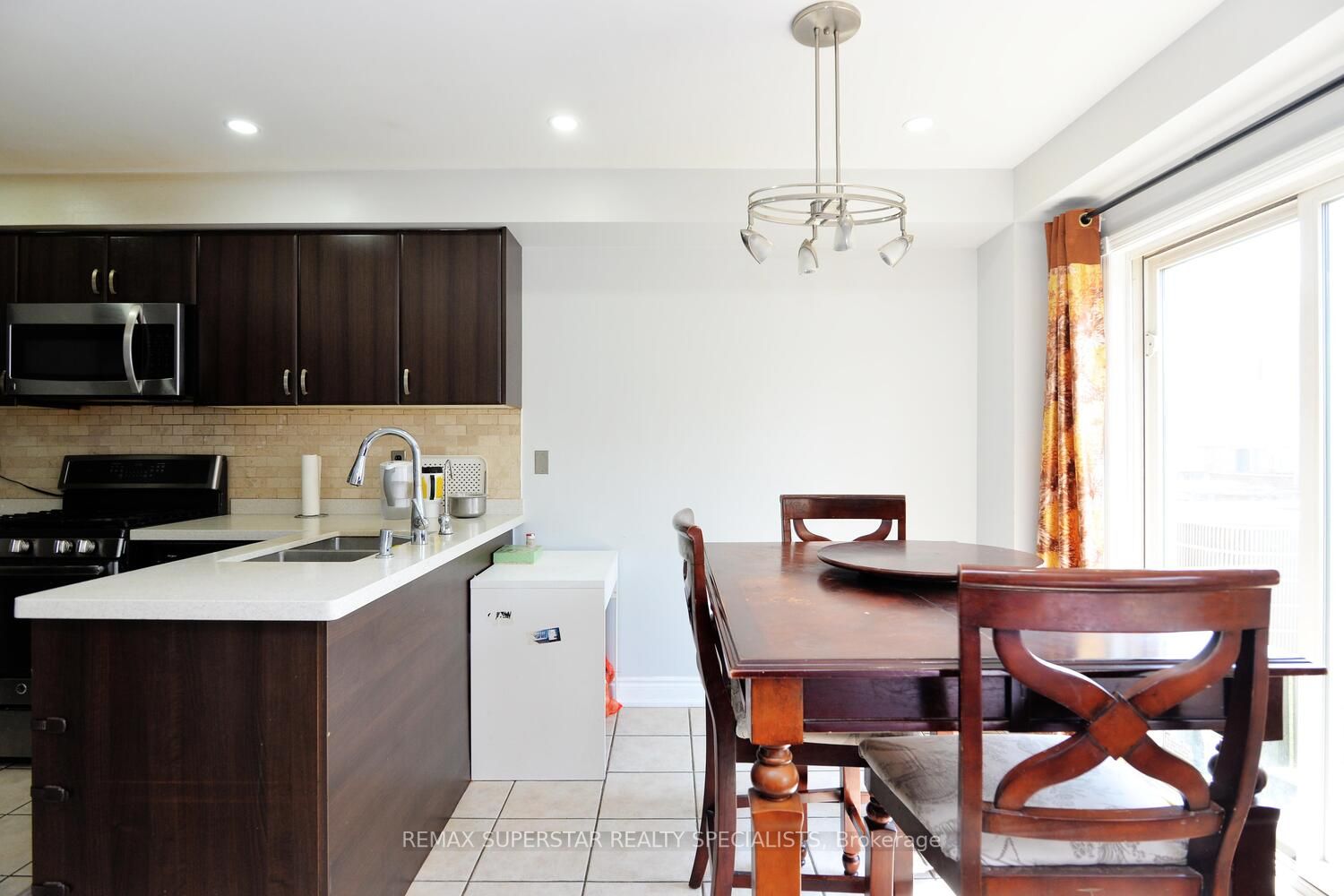 48 Heartleaf Cres