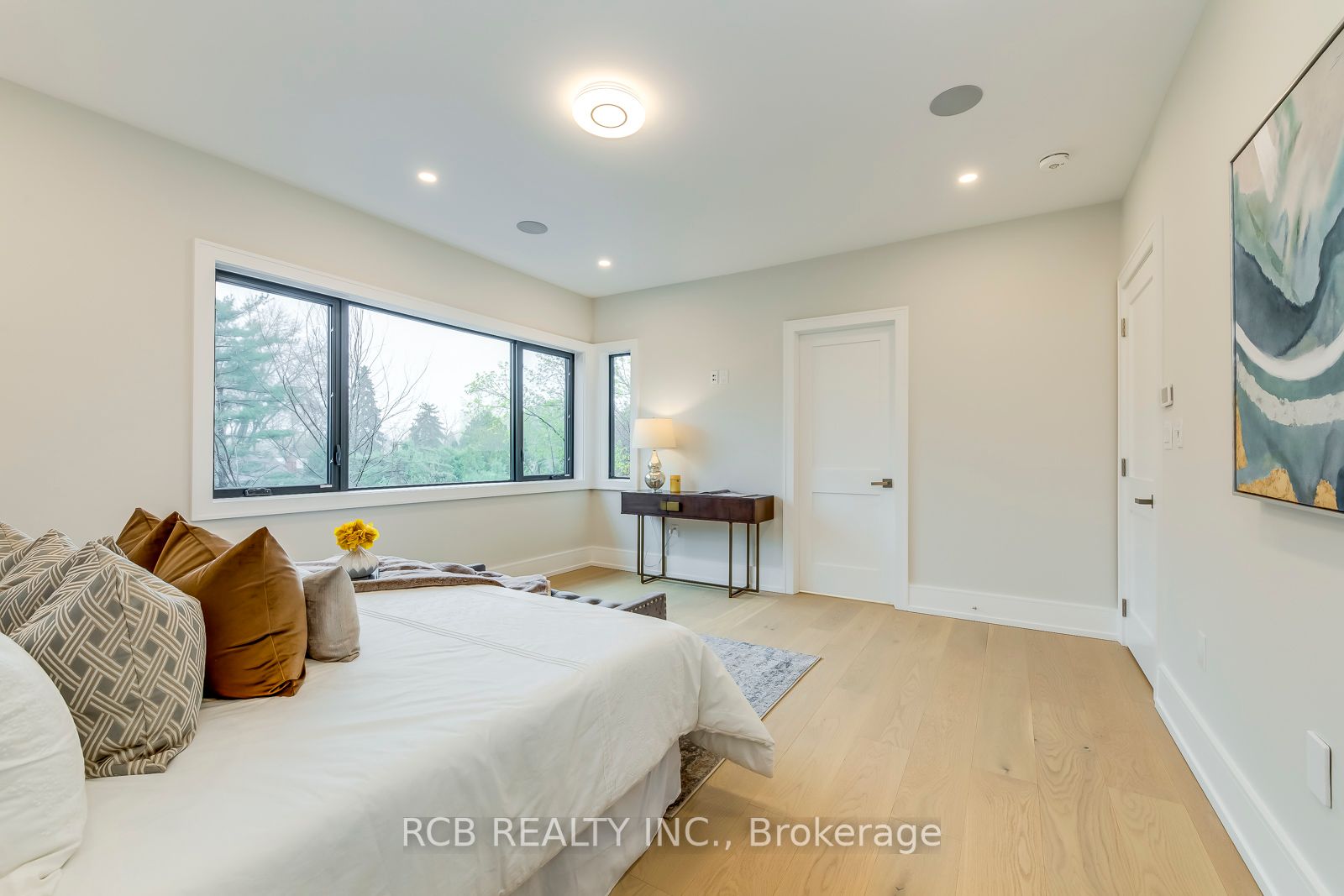 484 Rothesay Pl