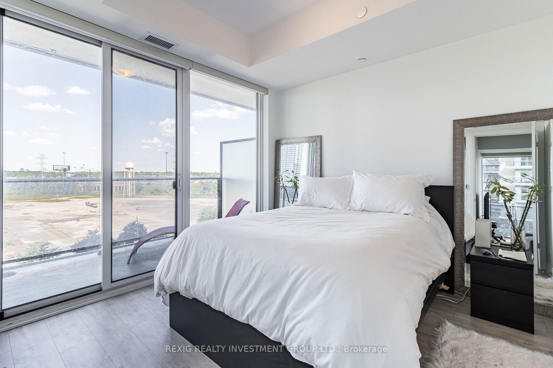 70 Annie Craig Dr W, #809