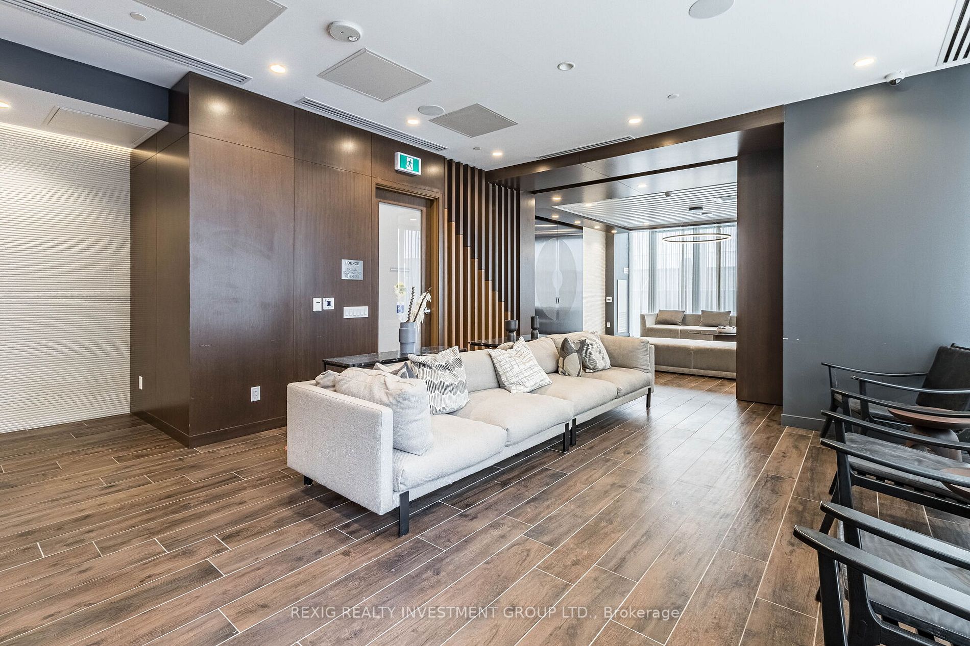 70 Annie Craig Dr W, #809