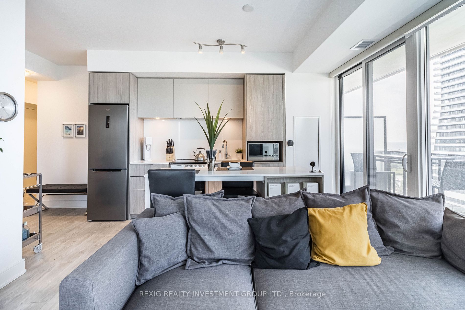 70 Annie Craig Dr W, #809