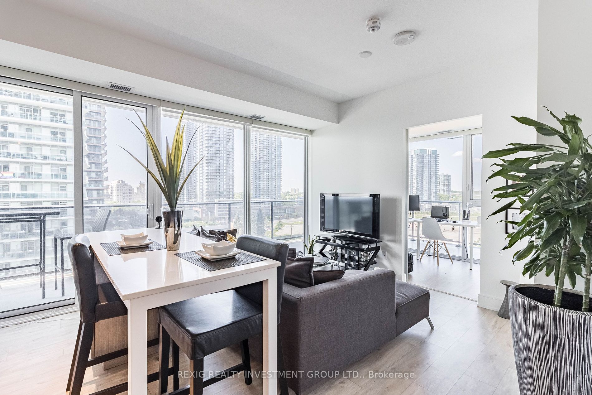 70 Annie Craig Dr W, #809