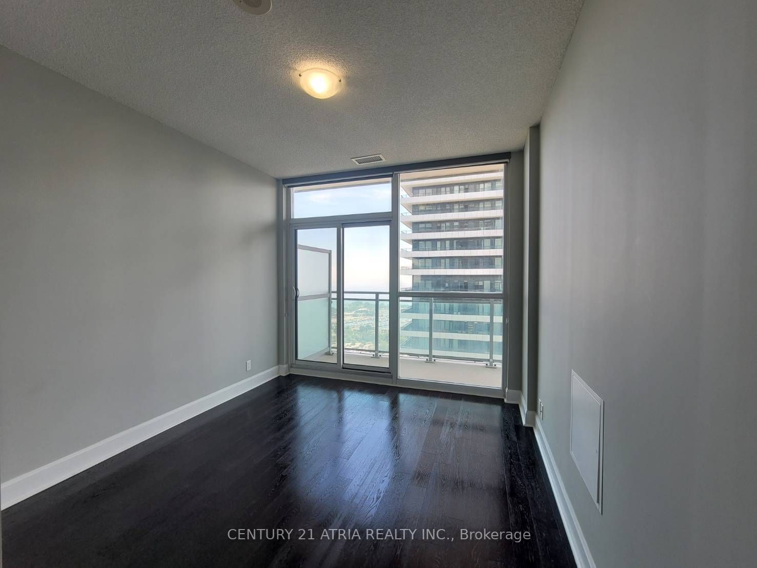 33 Shore Breeze Dr, #3403