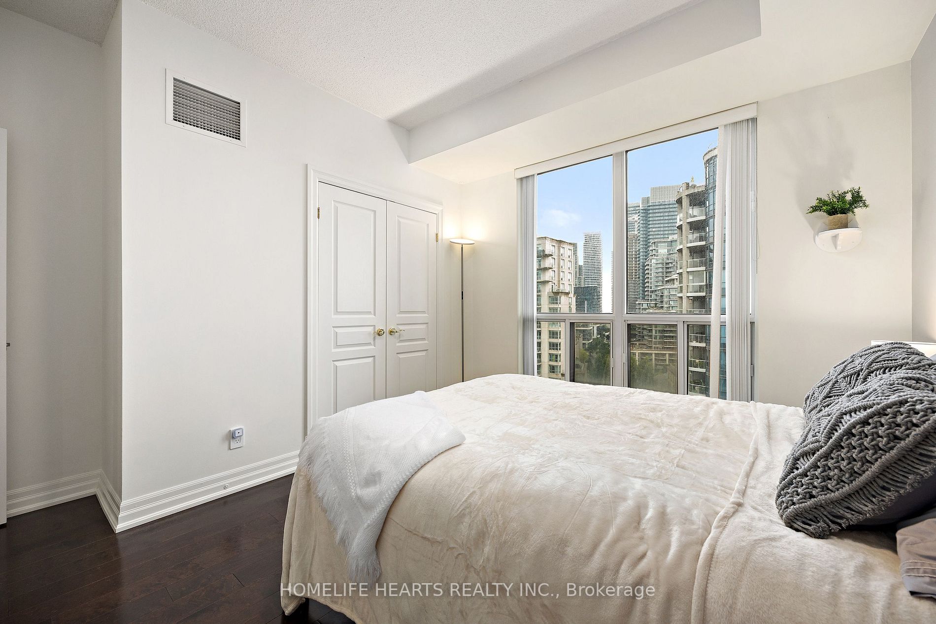 2083 Lake Shore Blvd W, #1212