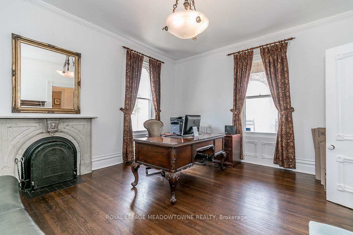 77 Main St S