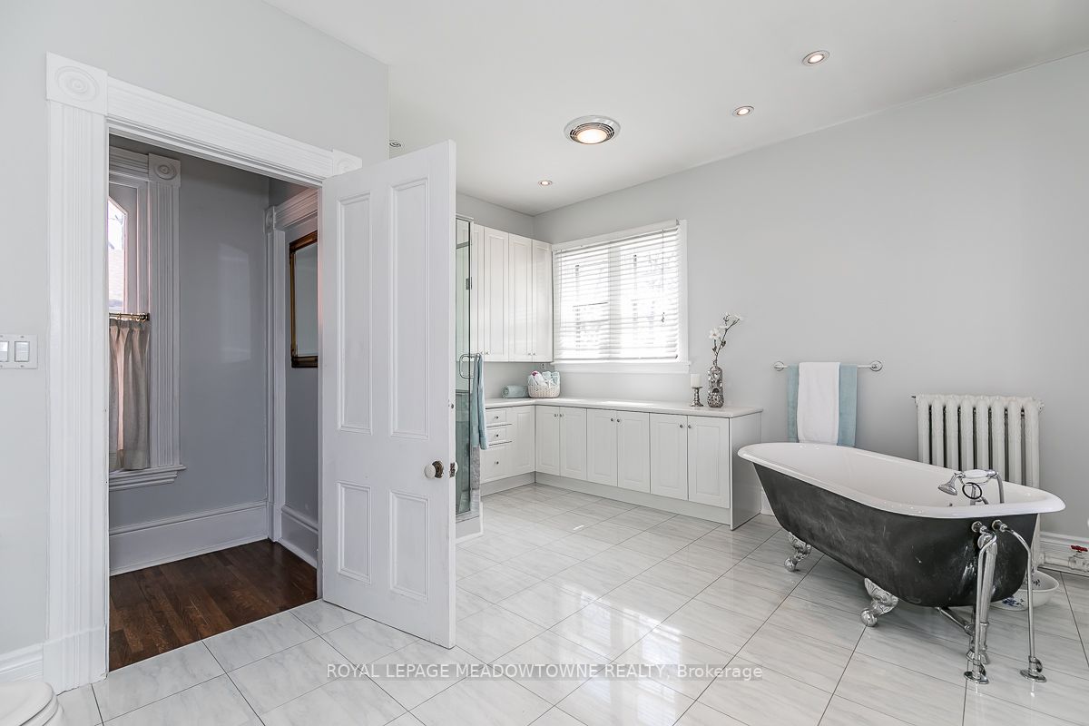 77 Main St S