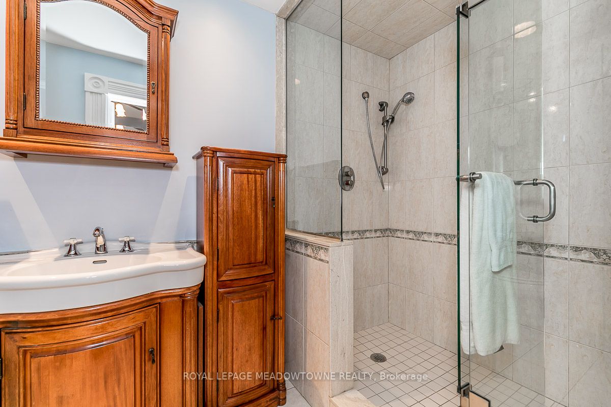 77 Main St S