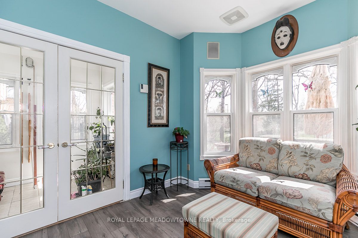 77 Main St S