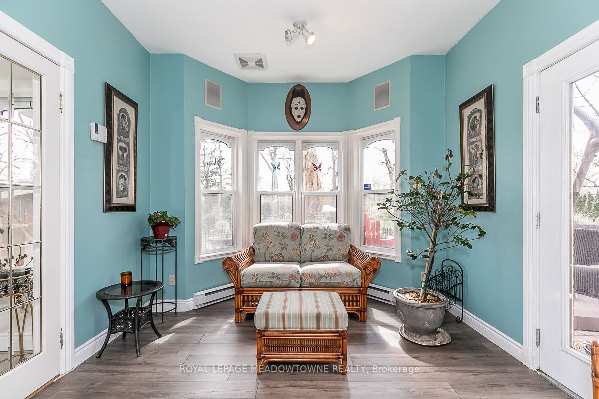 77 Main St S