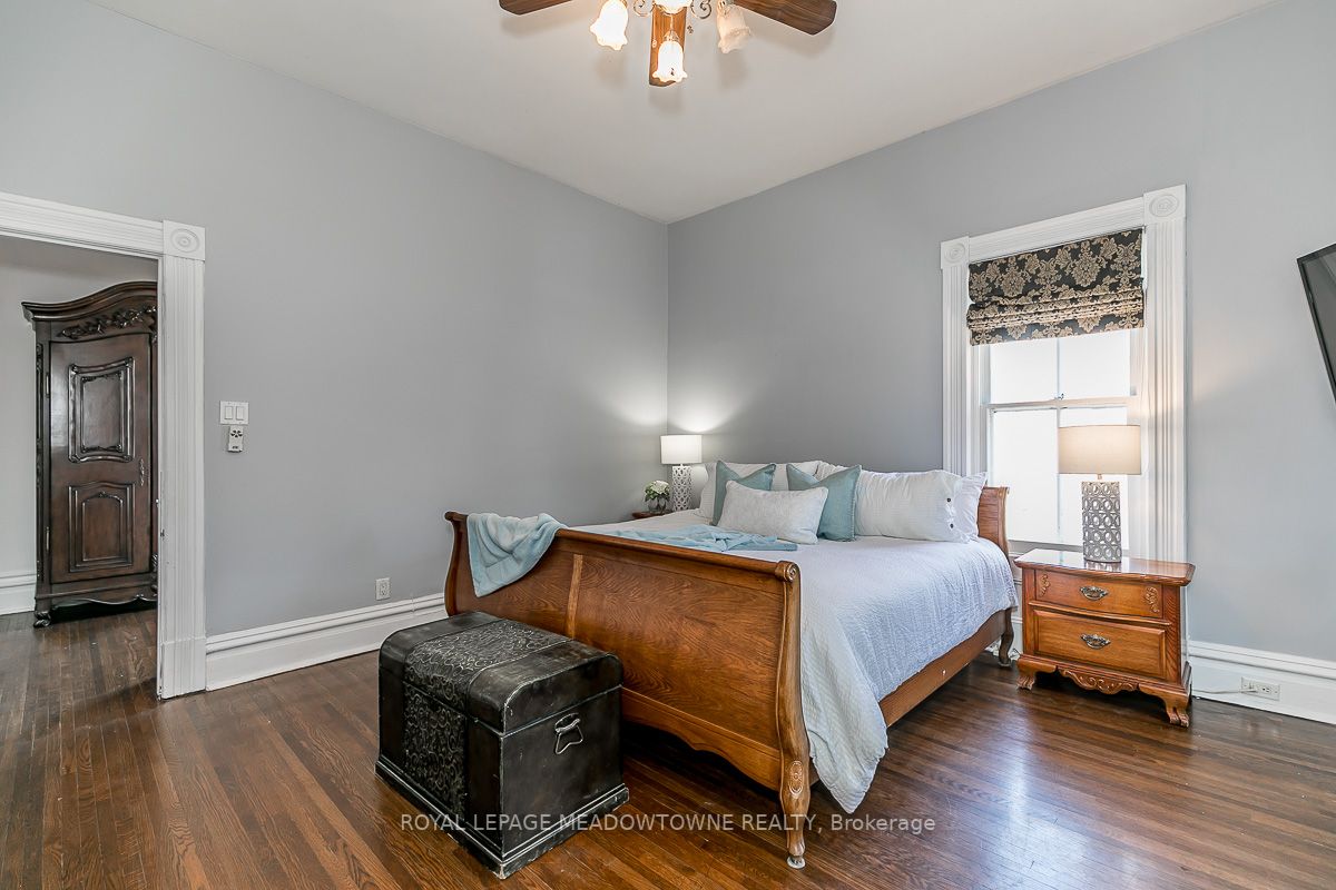 77 Main St S