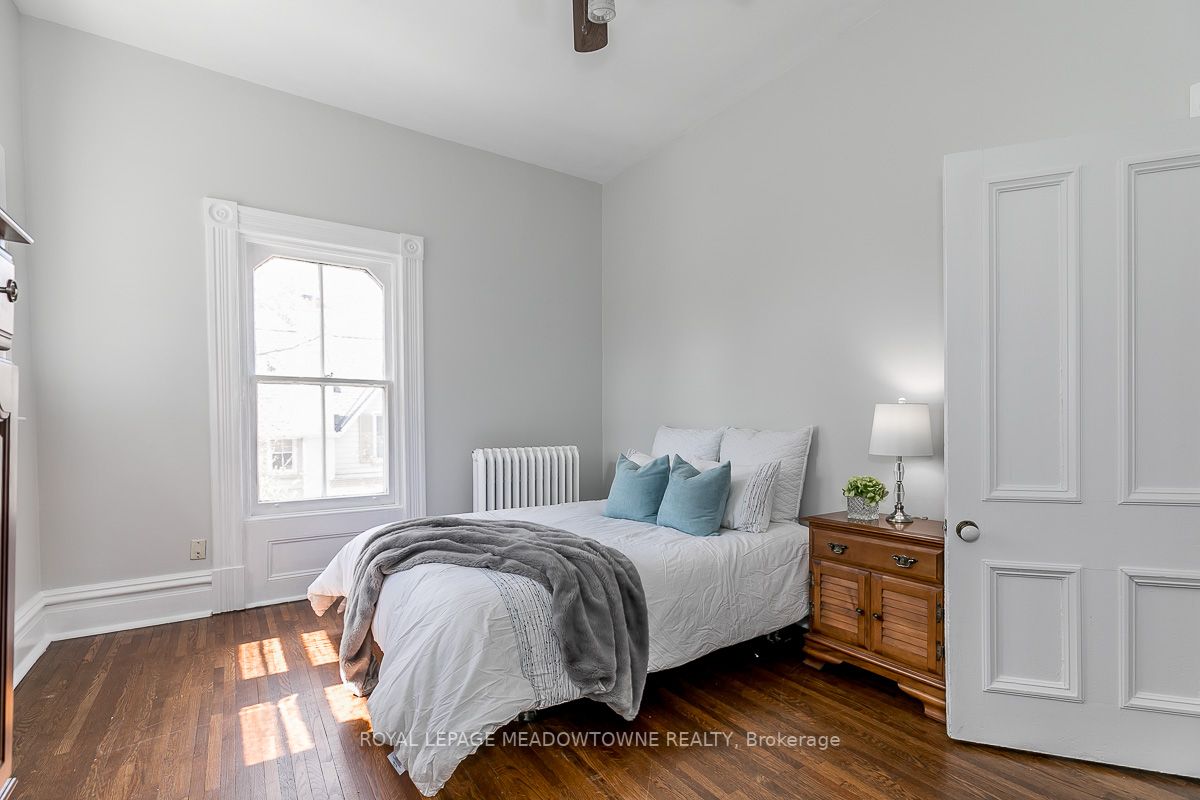77 Main St S