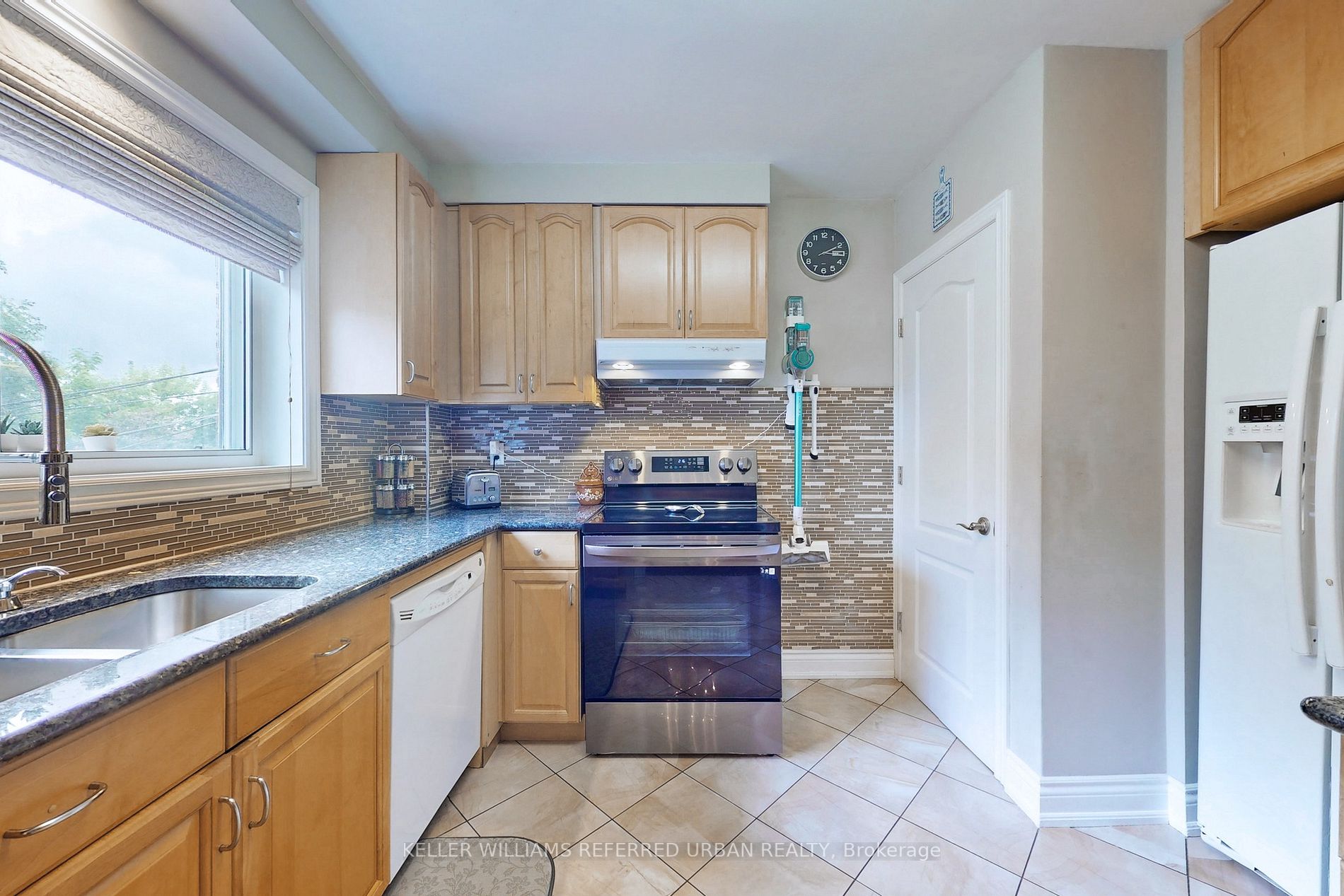 17 Harlton Cres
