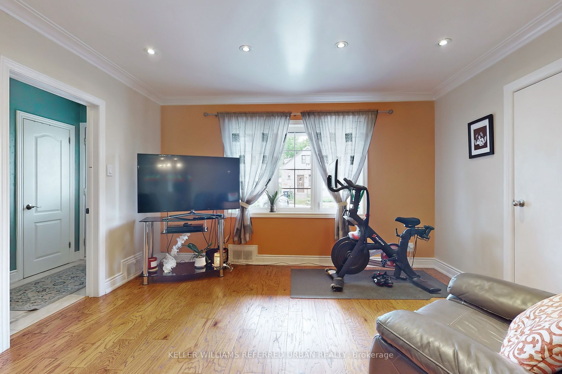 17 Harlton Cres