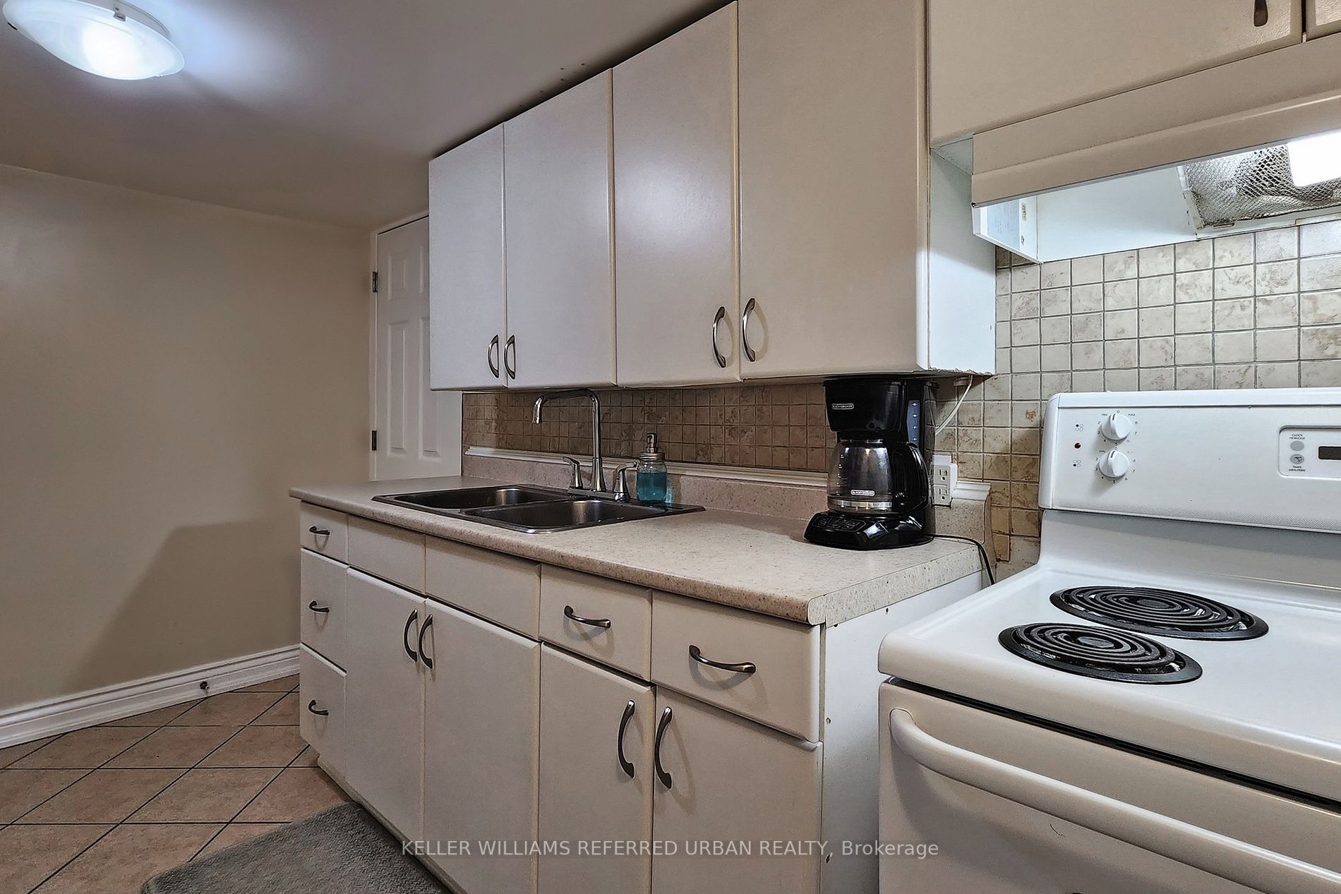 17 Harlton Cres