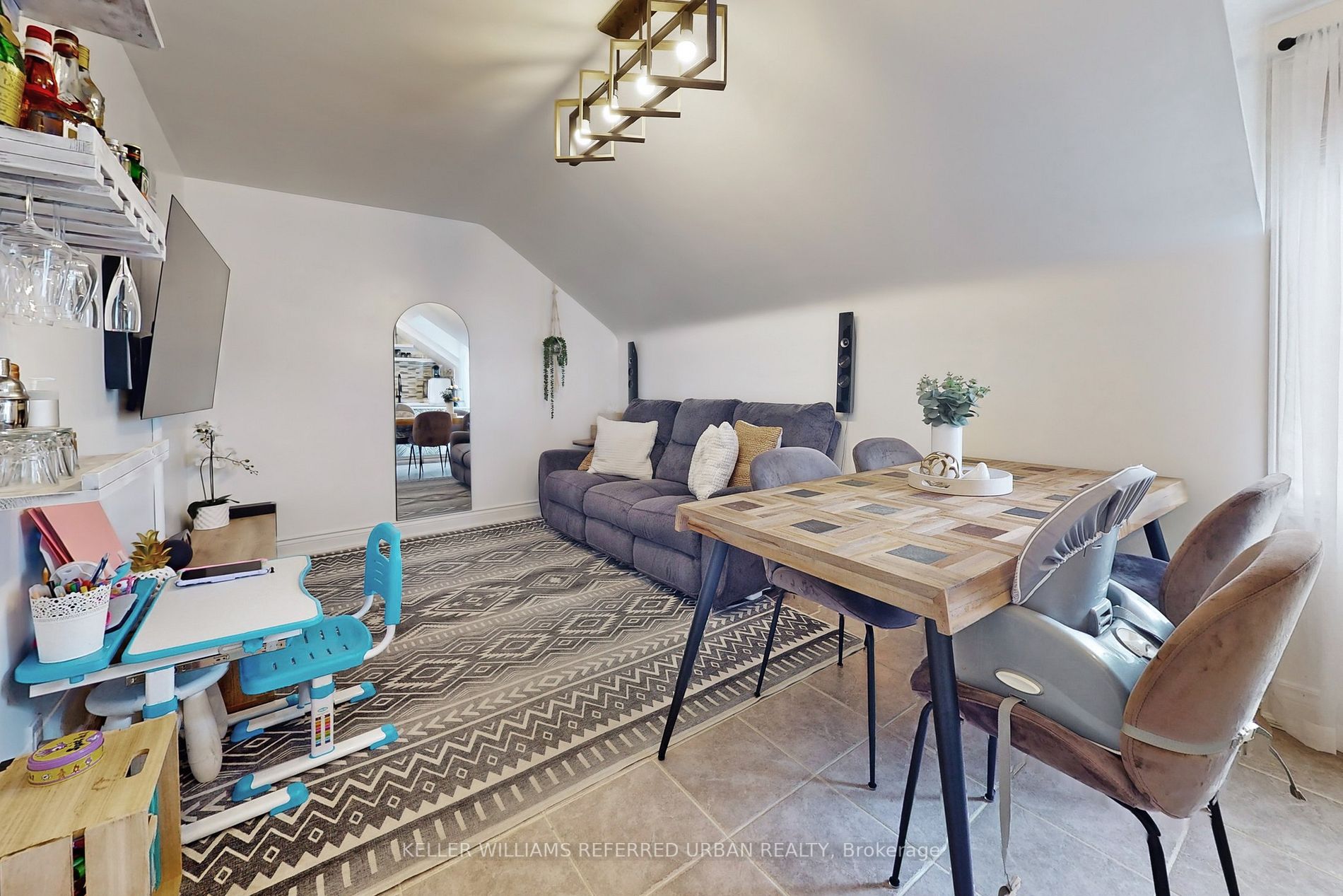 17 Harlton Cres
