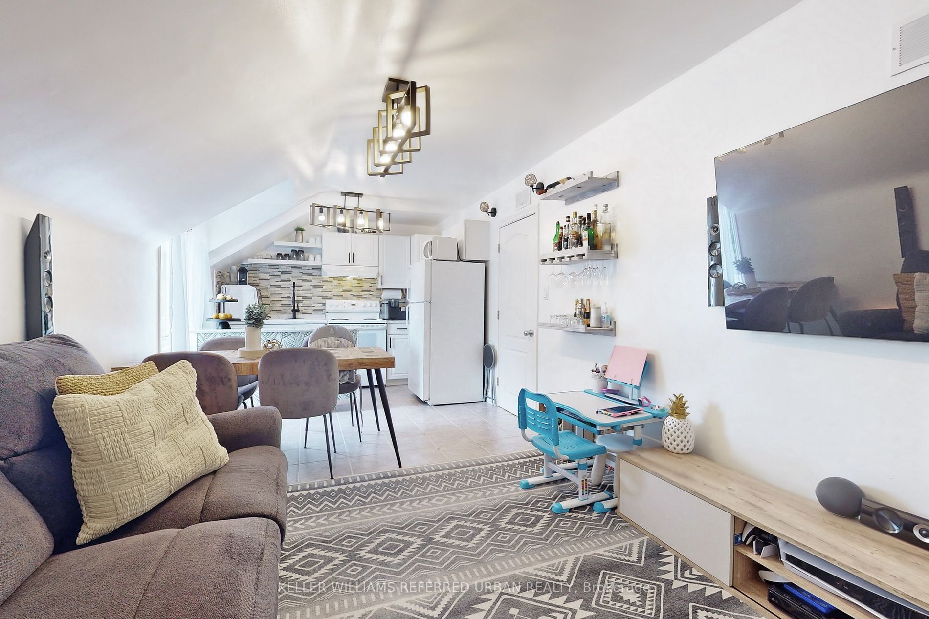 17 Harlton Cres