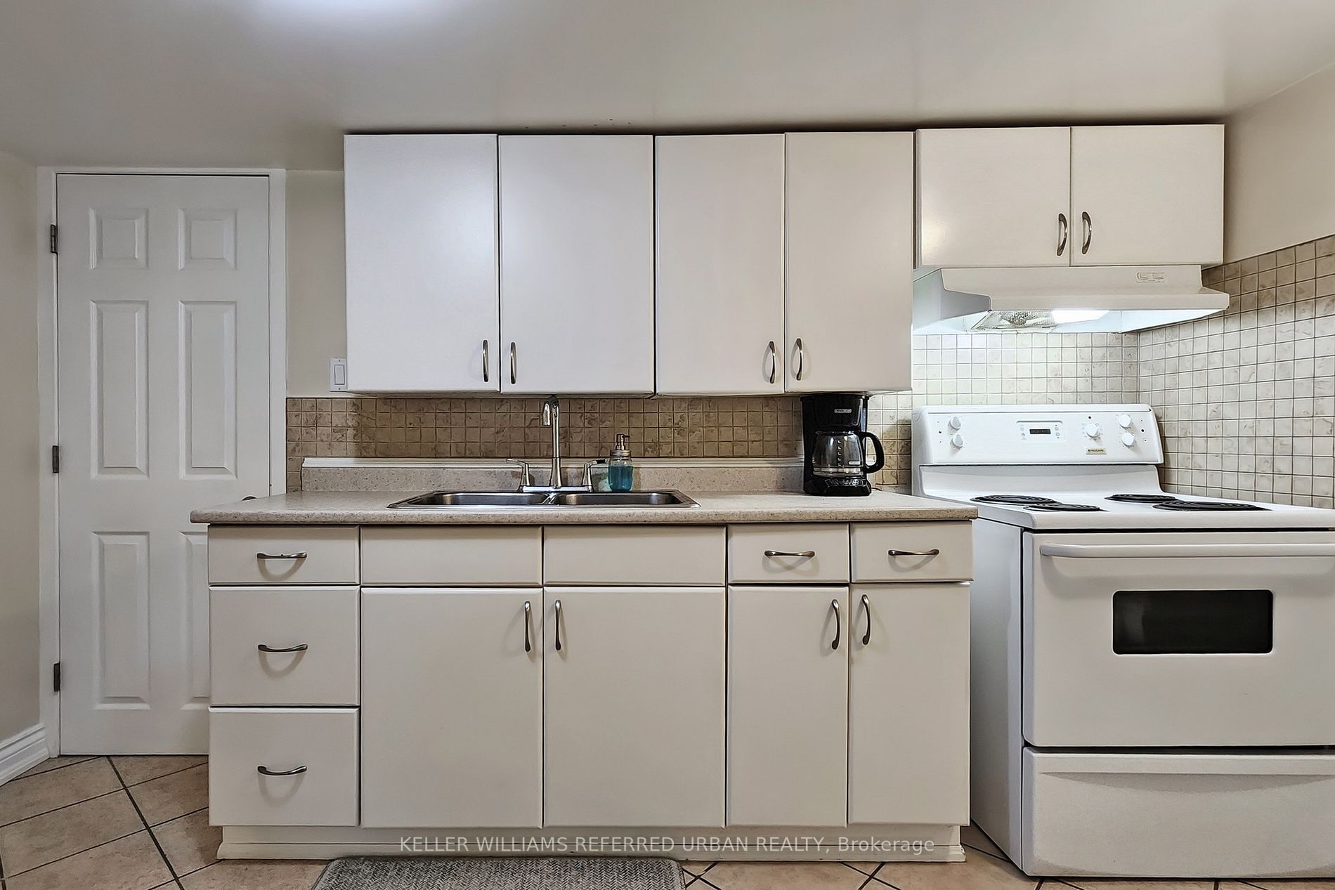 17 Harlton Cres
