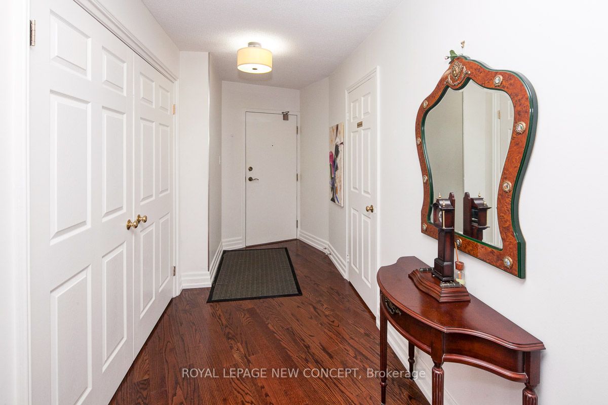 1240 Marlborough Crt, #1001