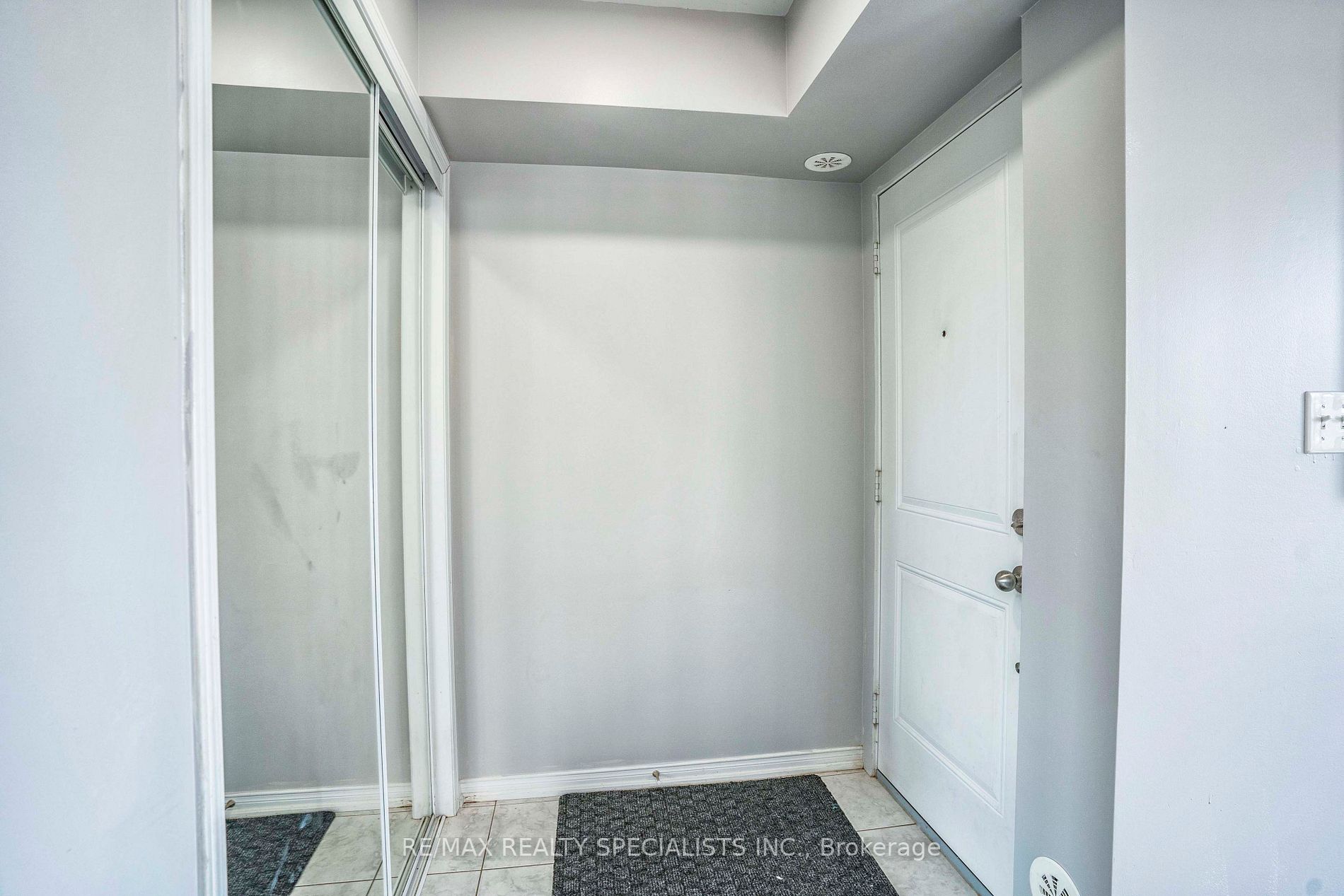 2500 Post Rd, #4