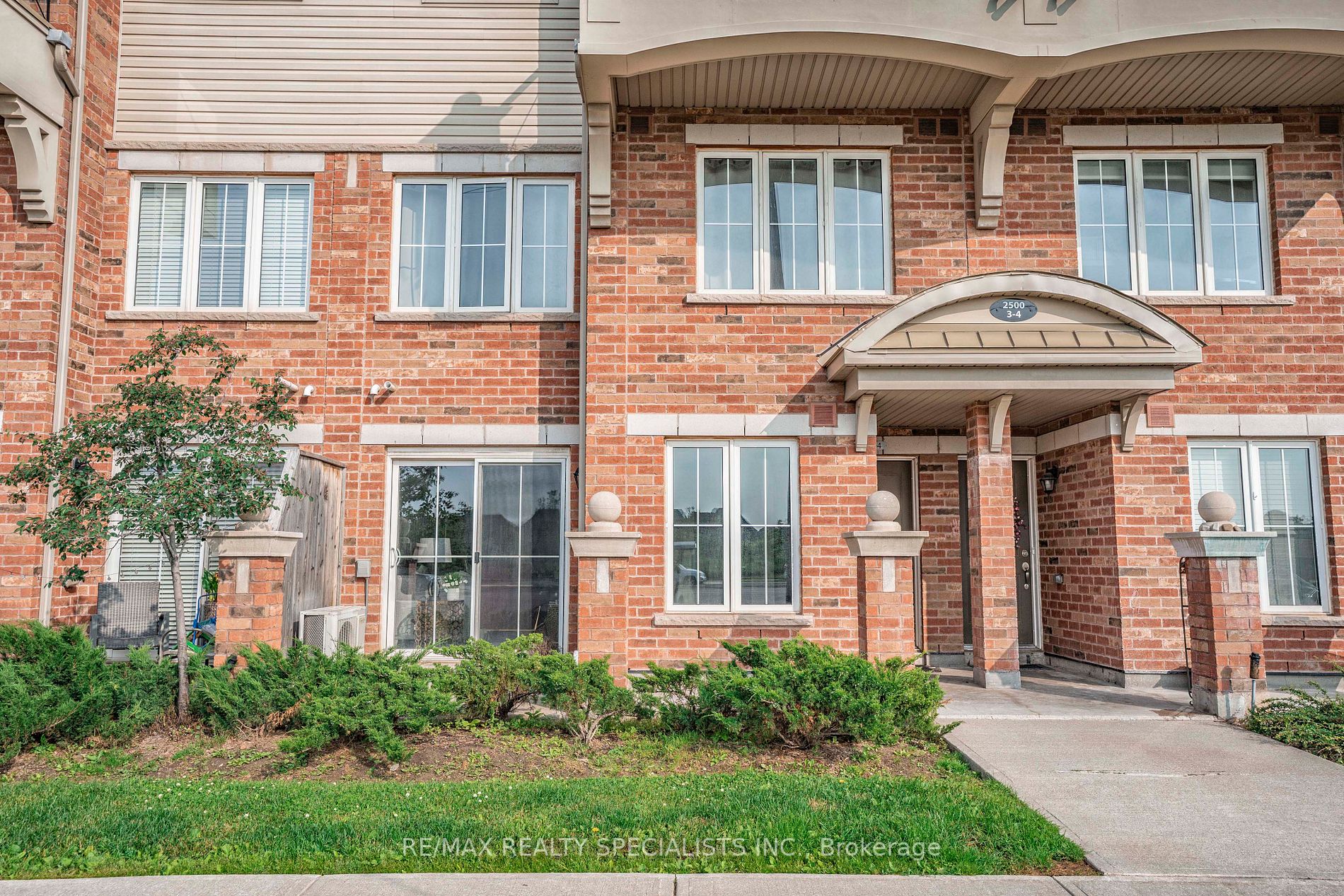 2500 Post Rd, #4