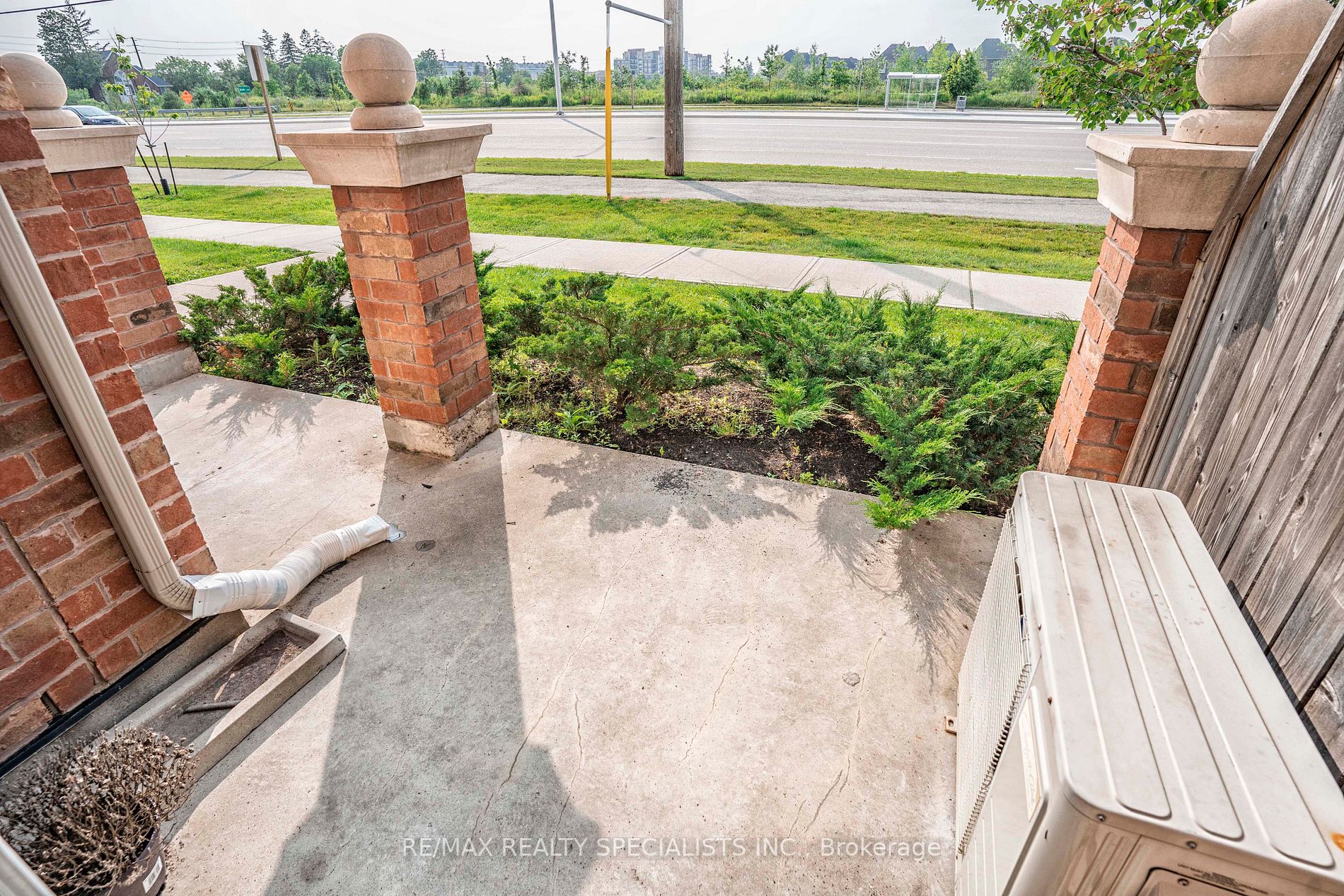 2500 Post Rd, #4