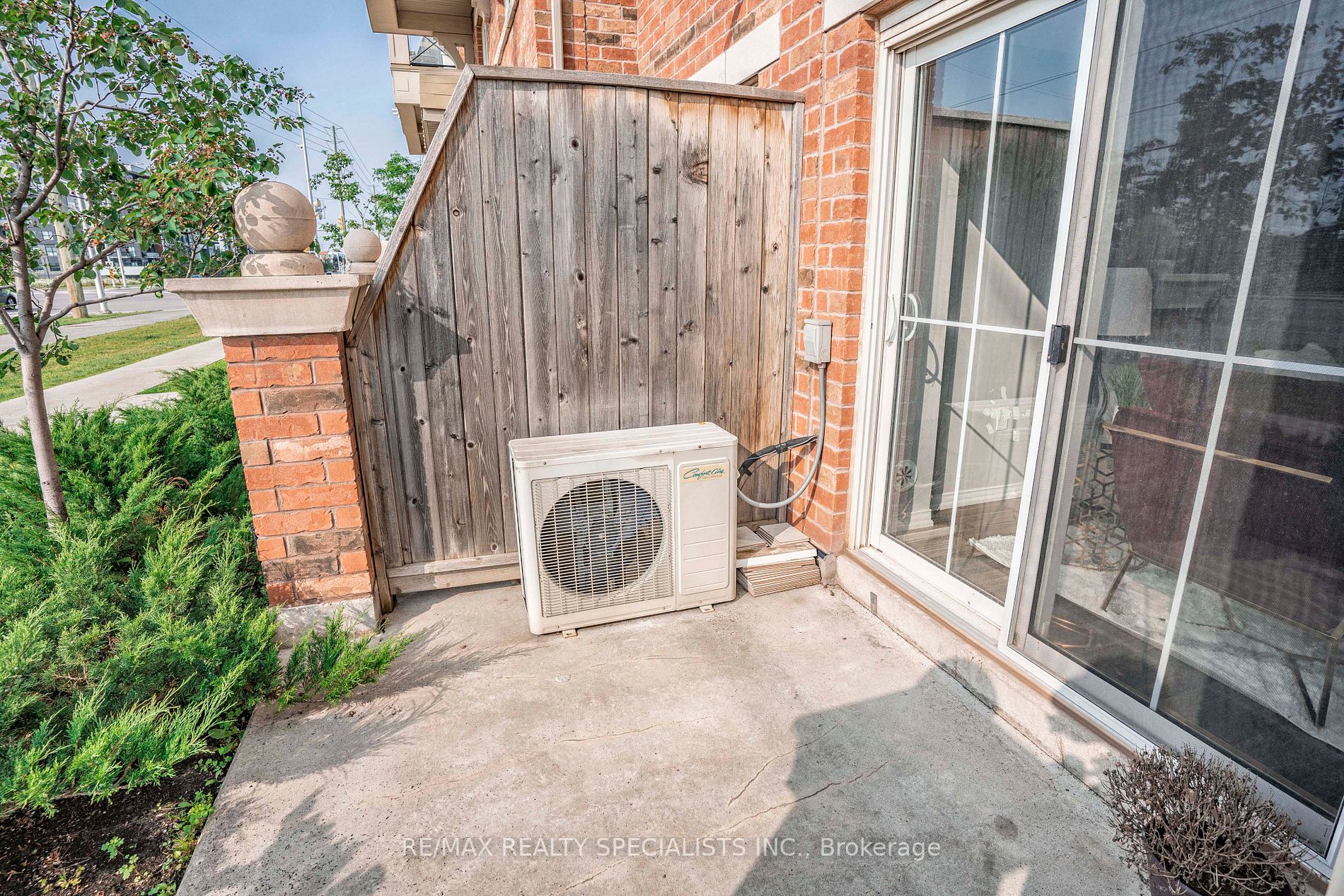 2500 Post Rd, #4
