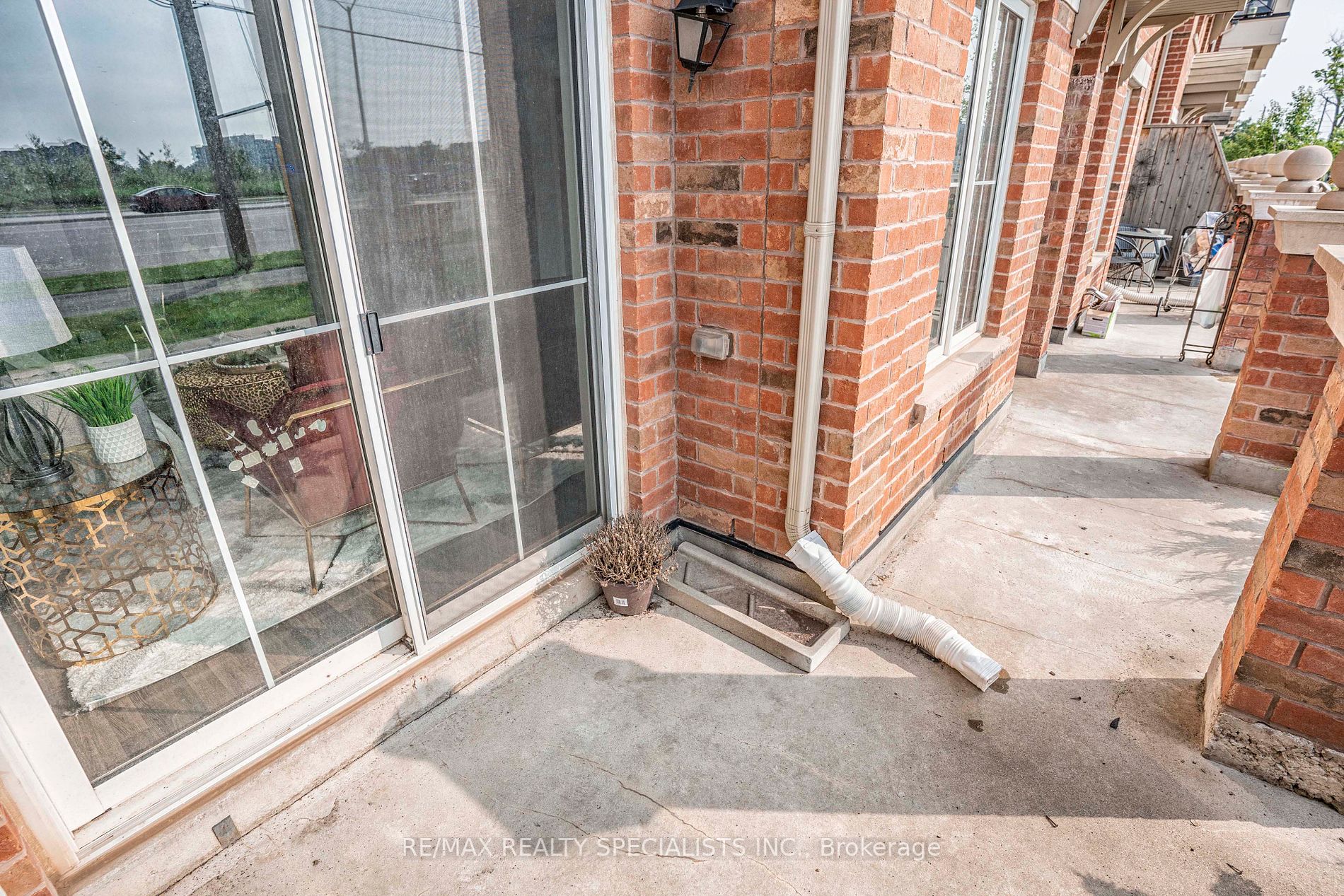 2500 Post Rd, #4