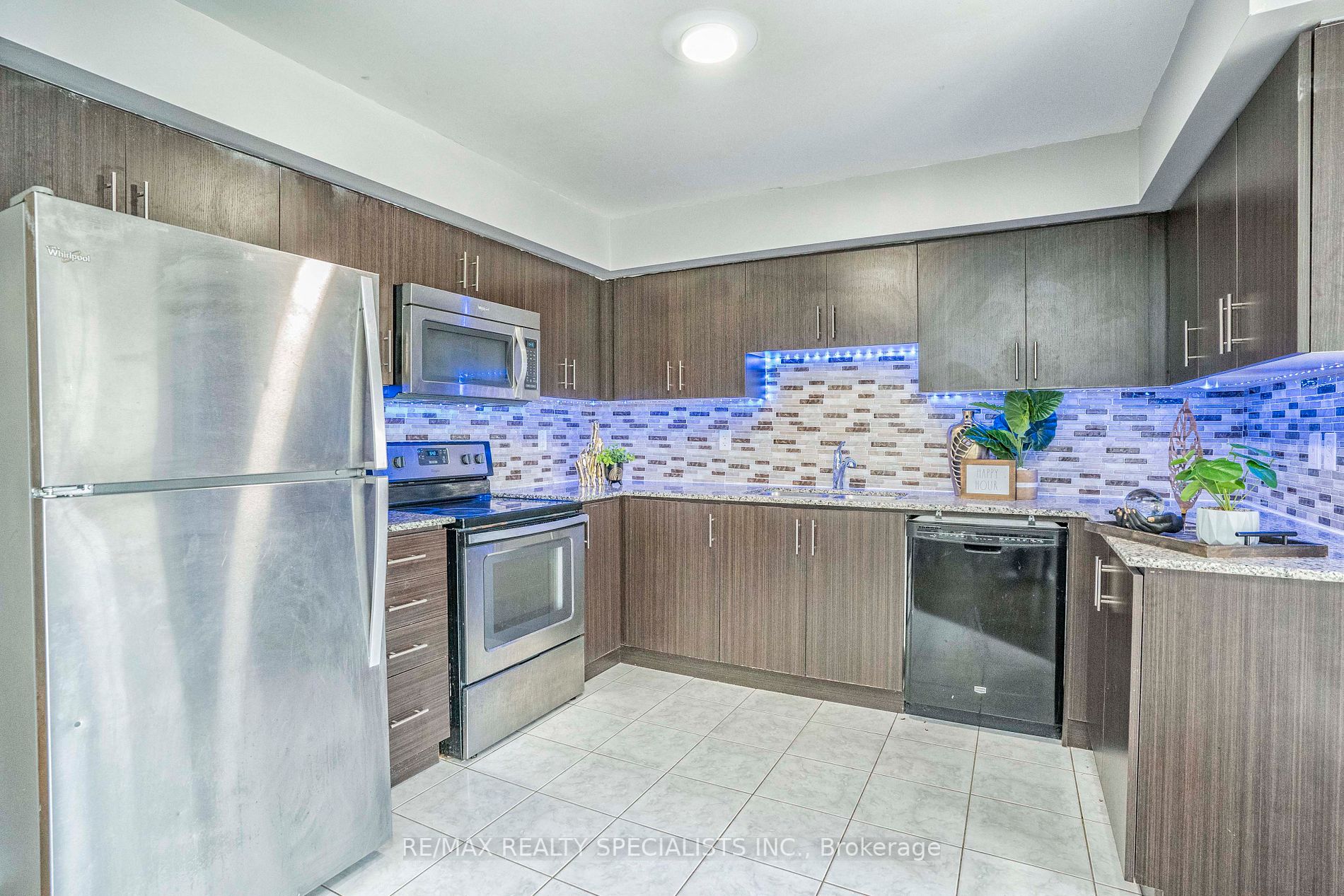 2500 Post Rd, #4