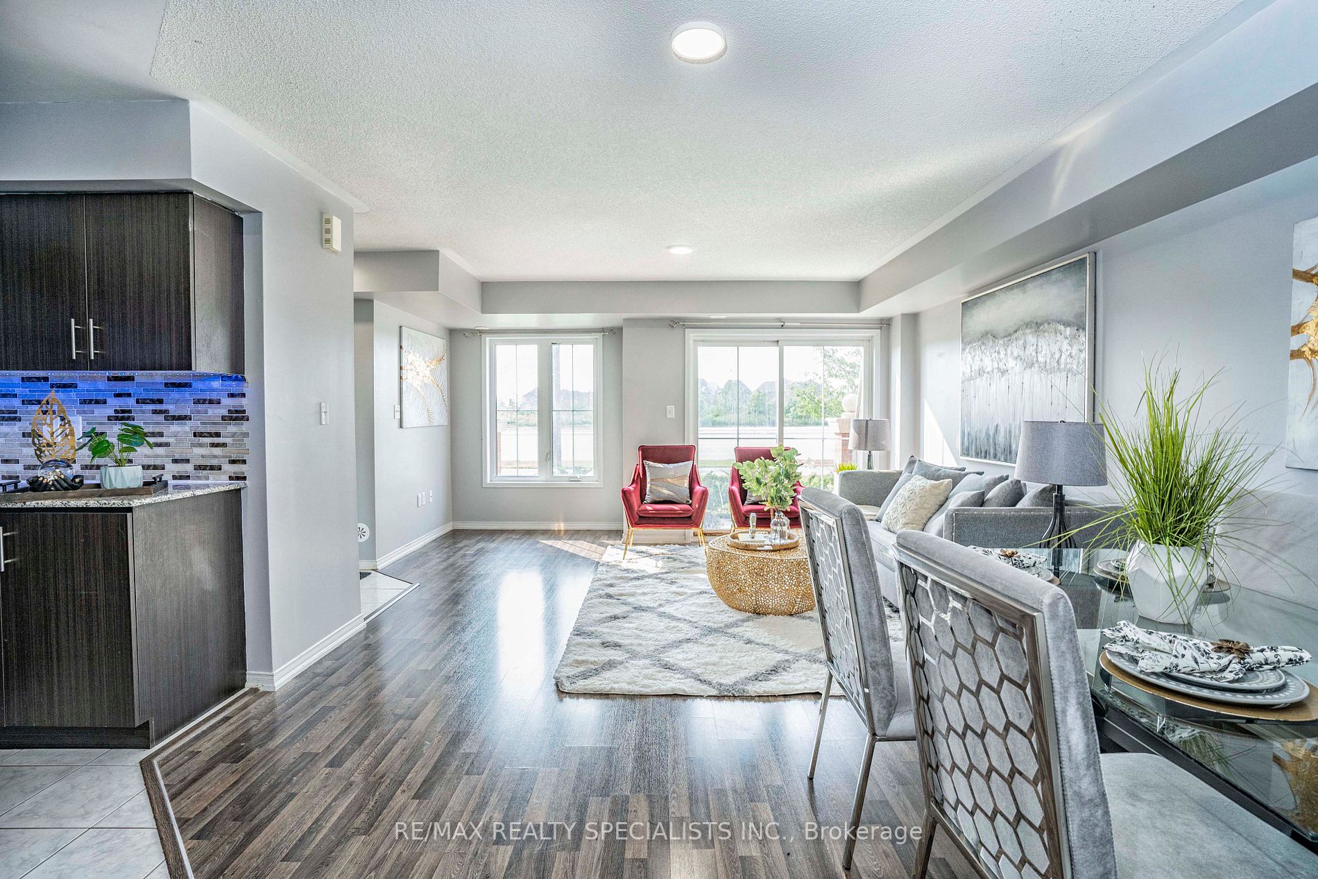 2500 Post Rd, #4