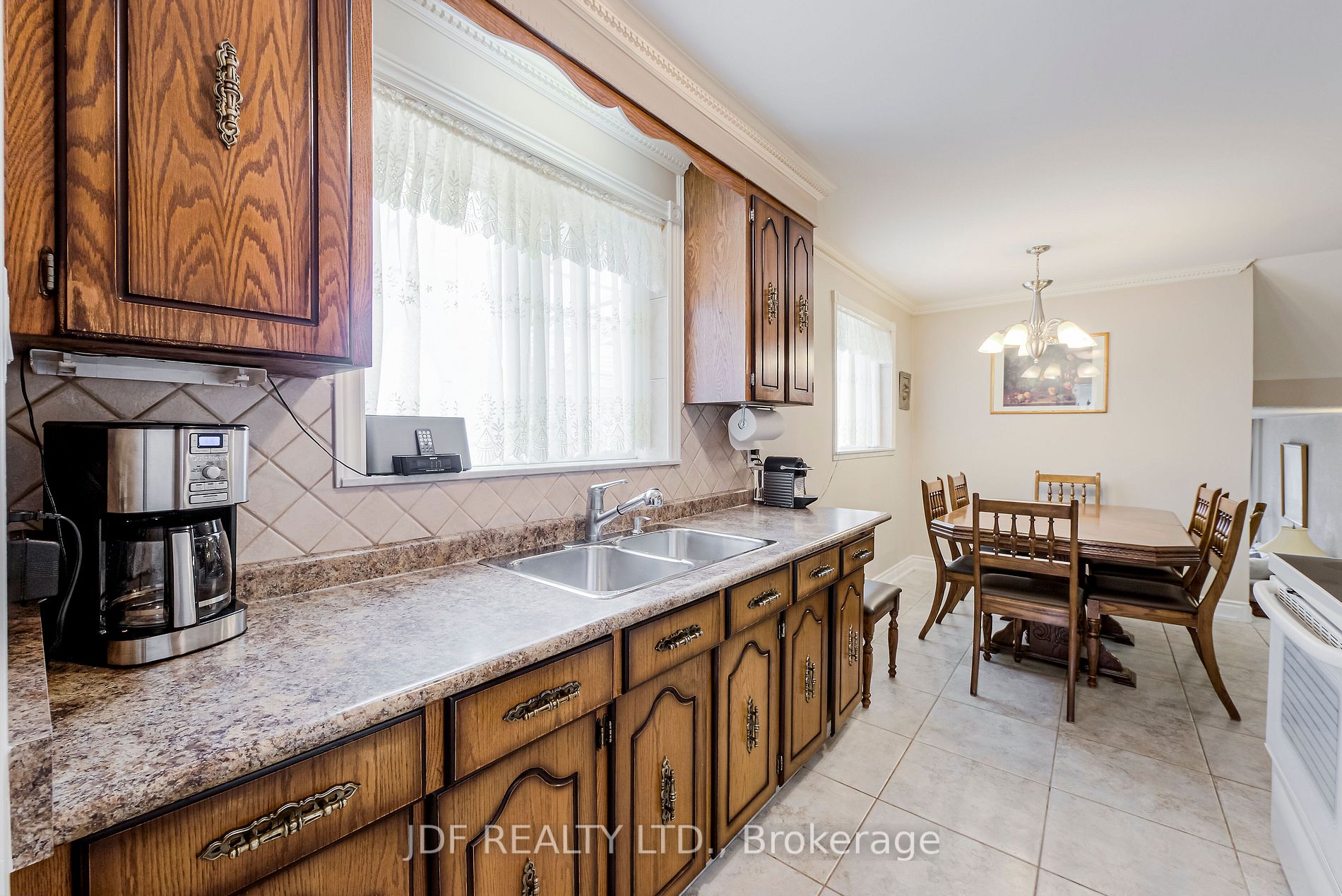 31 Demaris Ave