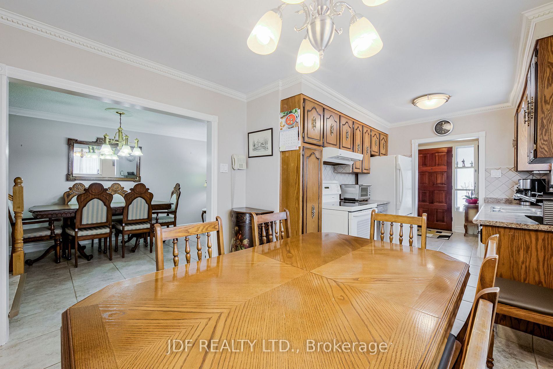 31 Demaris Ave