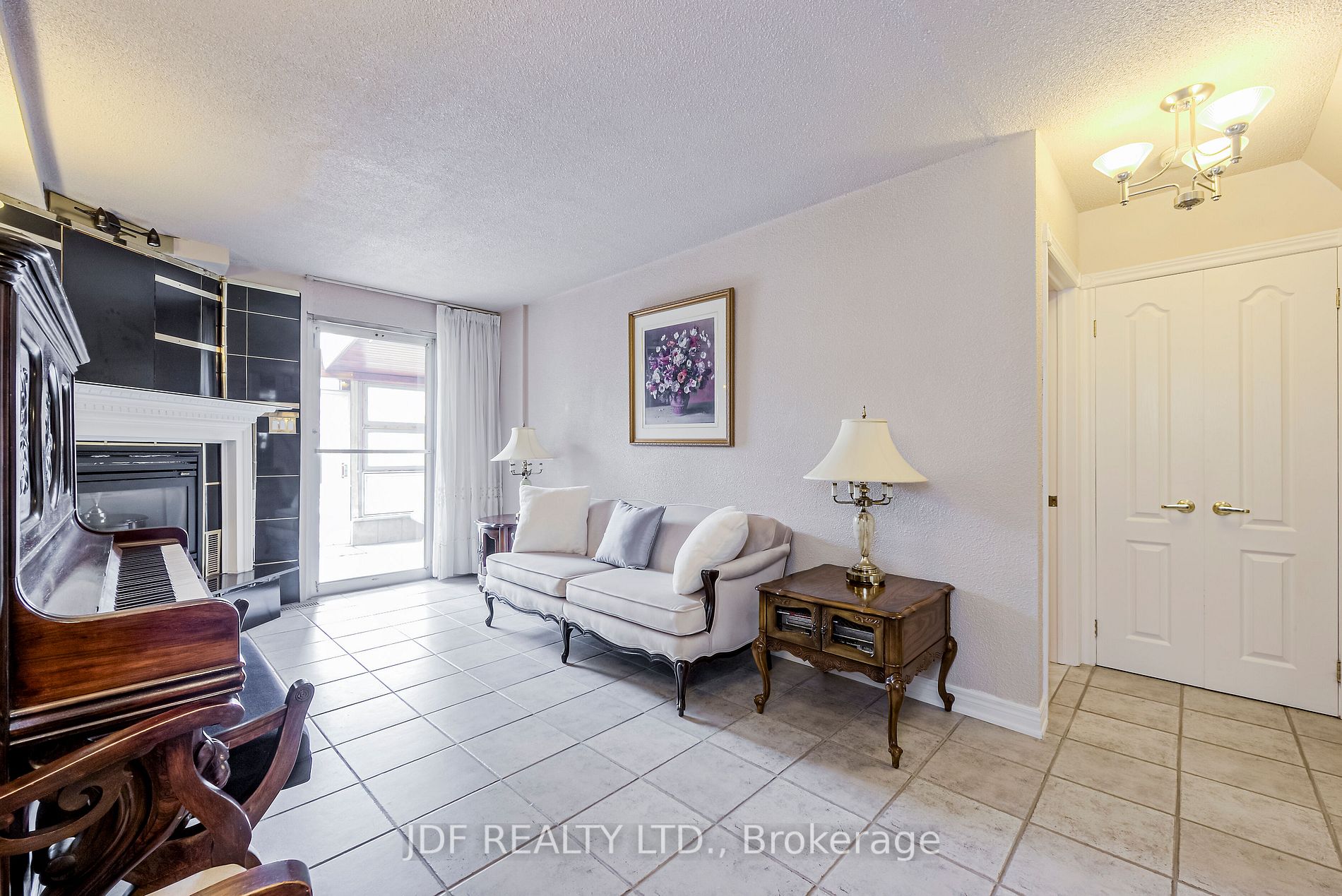31 Demaris Ave