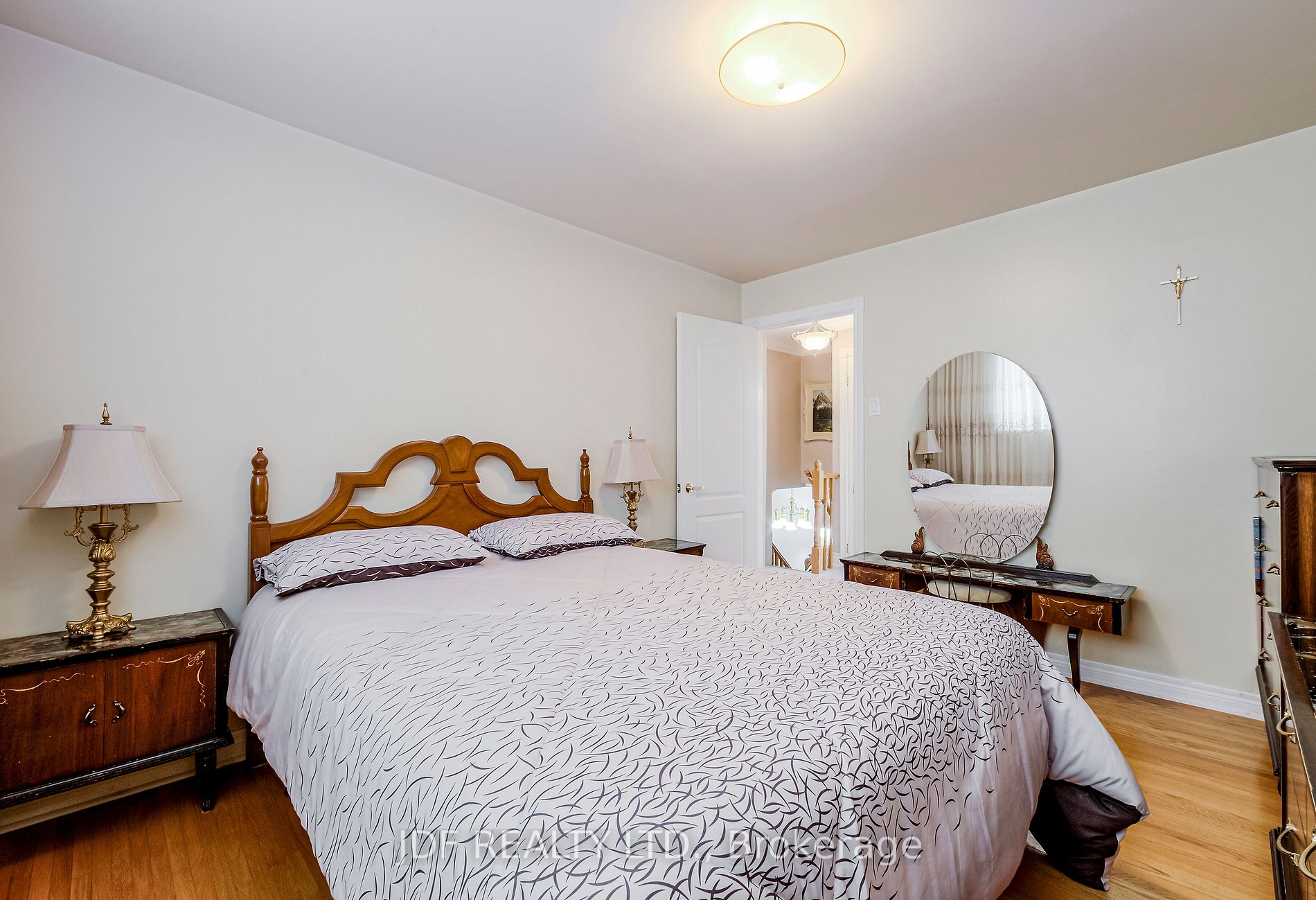 31 Demaris Ave