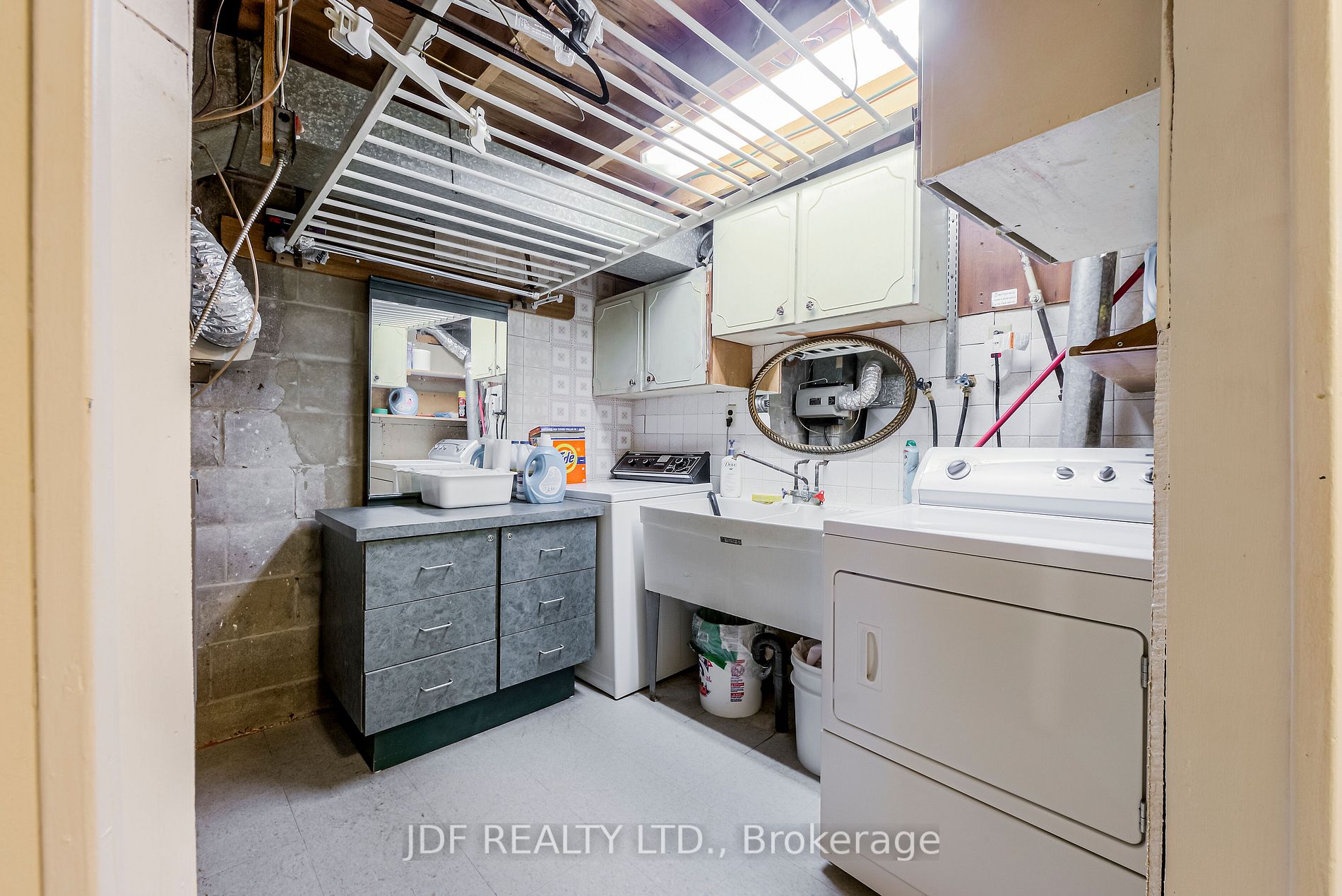 31 Demaris Ave
