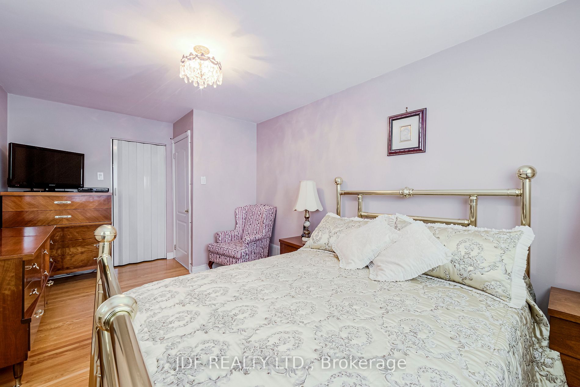 31 Demaris Ave