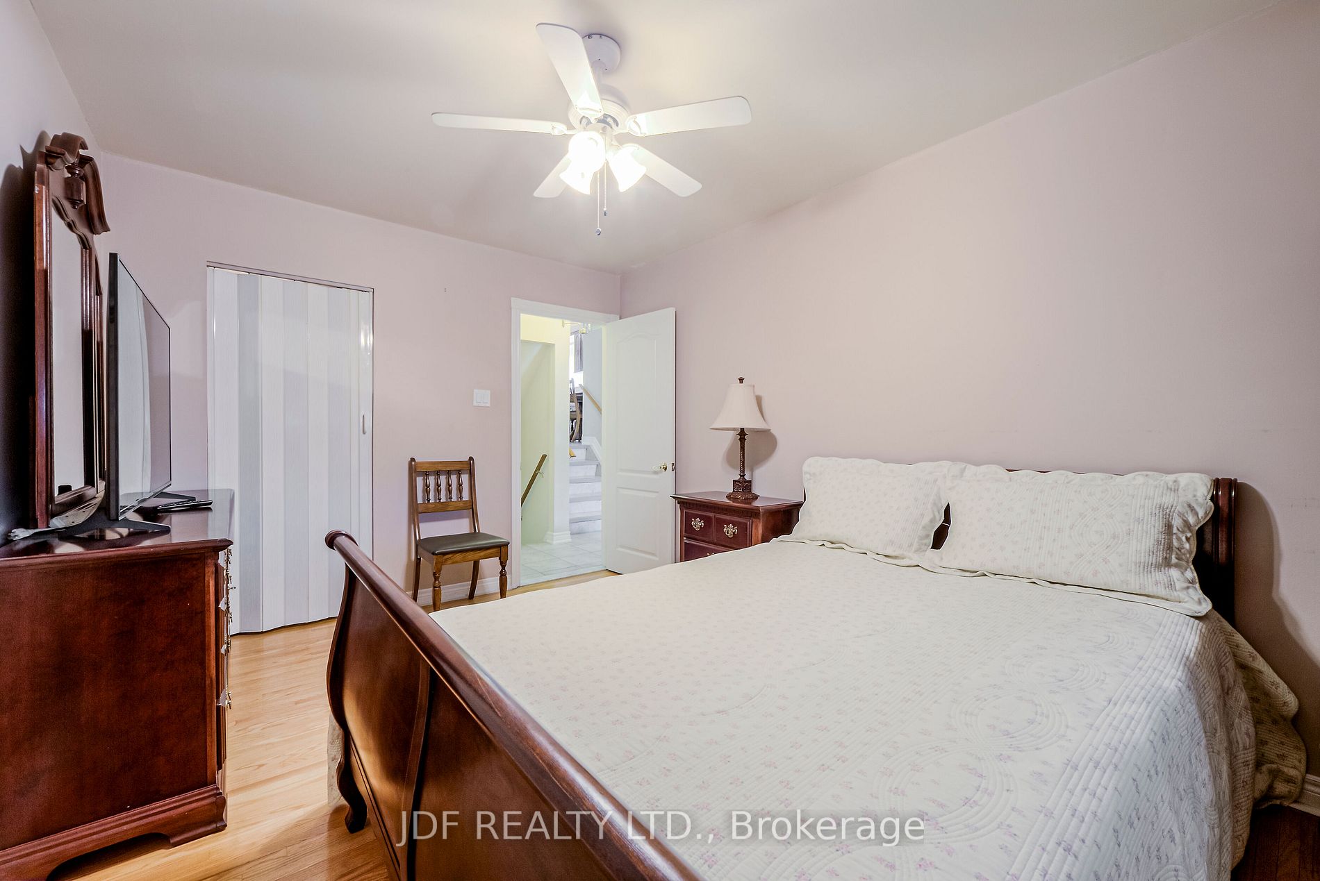 31 Demaris Ave