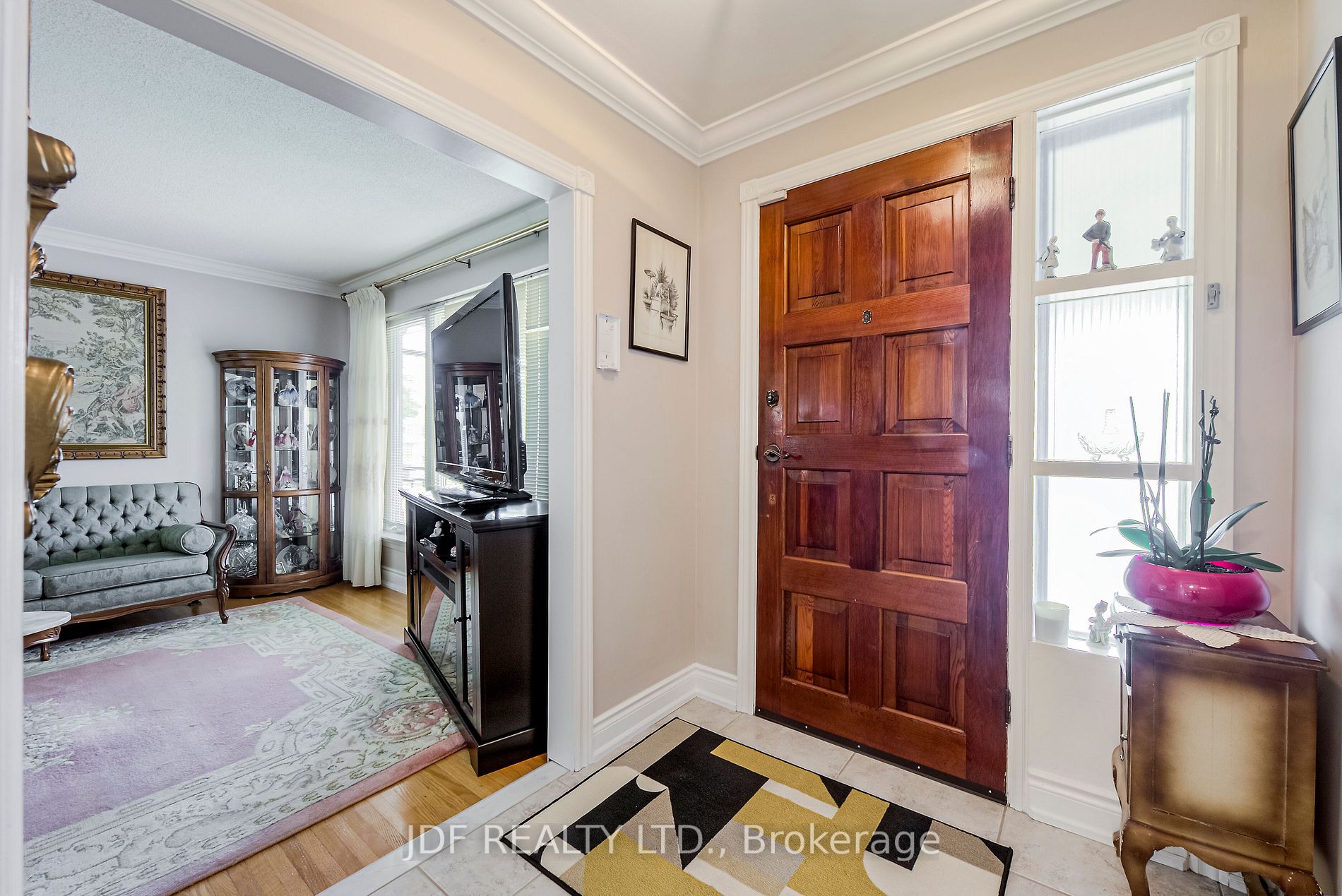 31 Demaris Ave