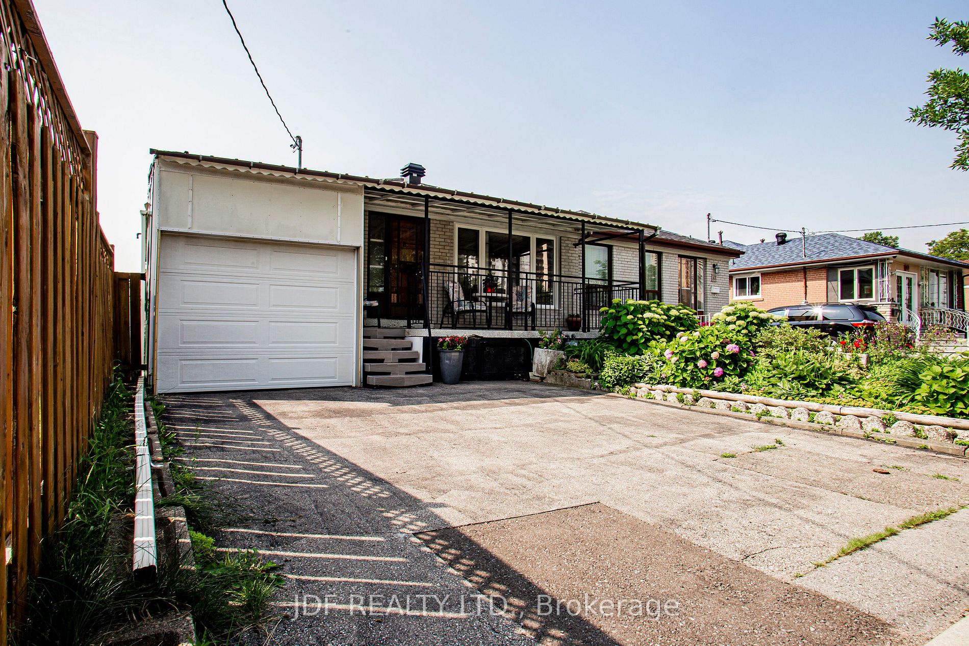 31 Demaris Ave