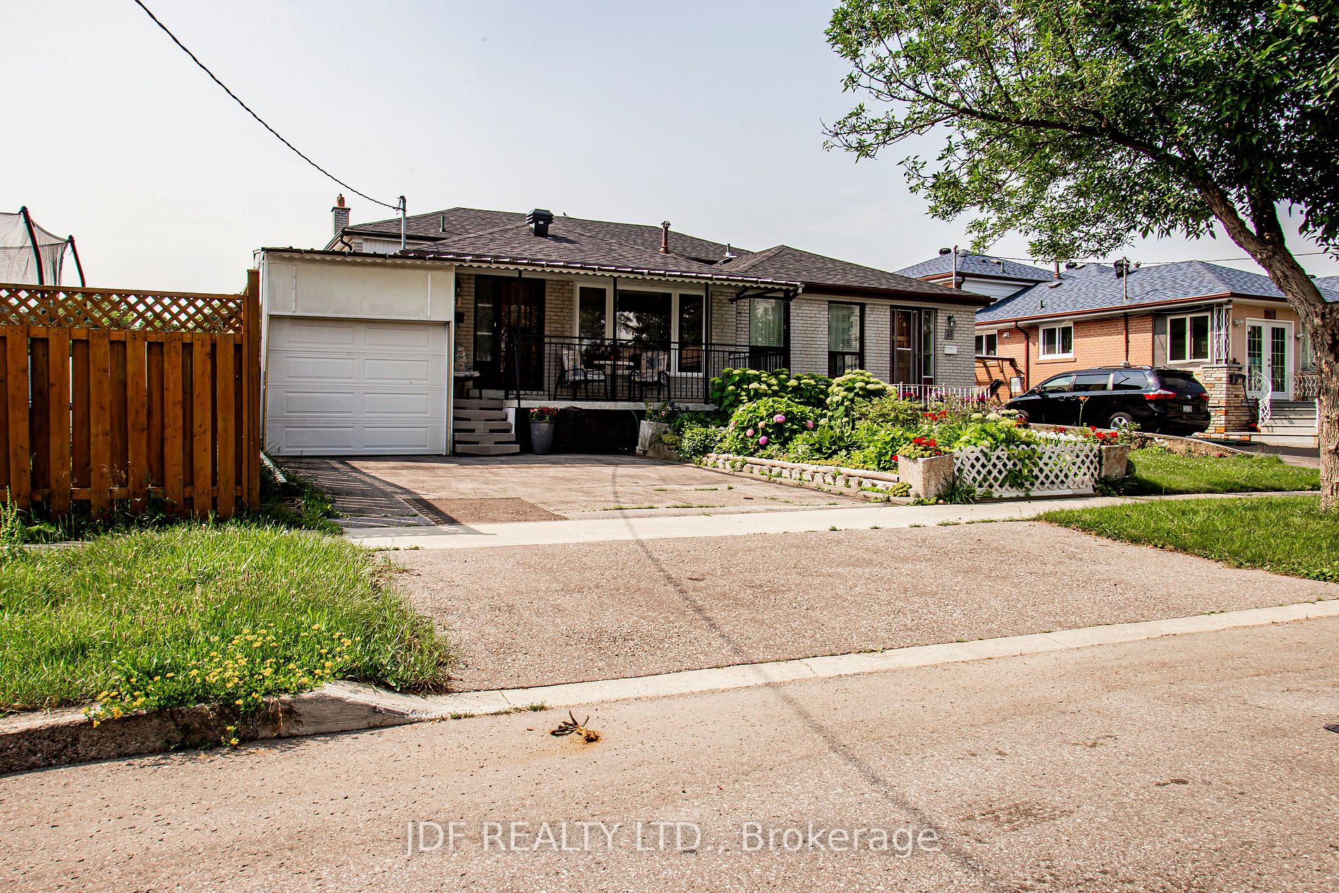 31 Demaris Ave