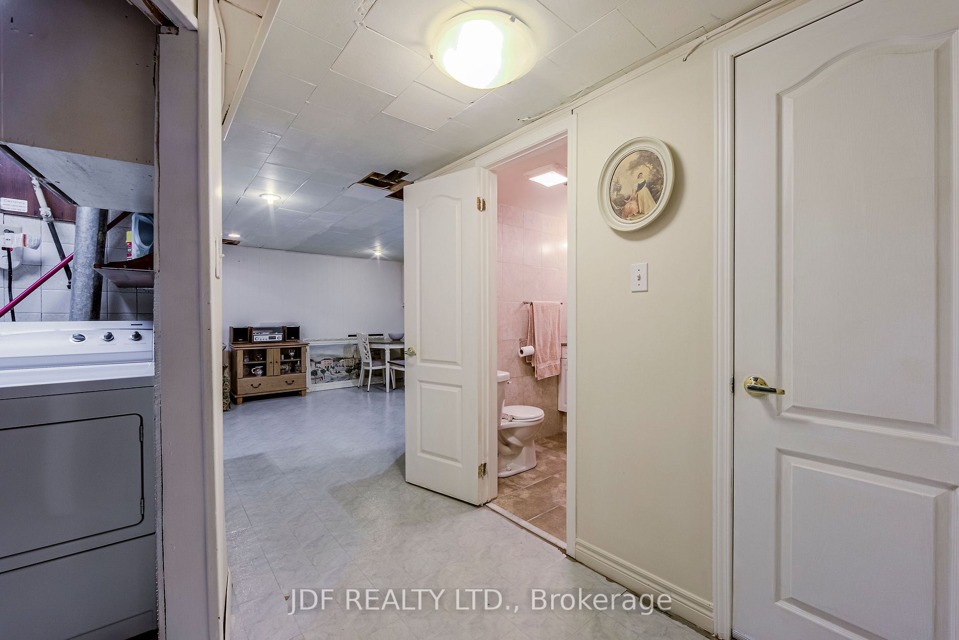 31 Demaris Ave