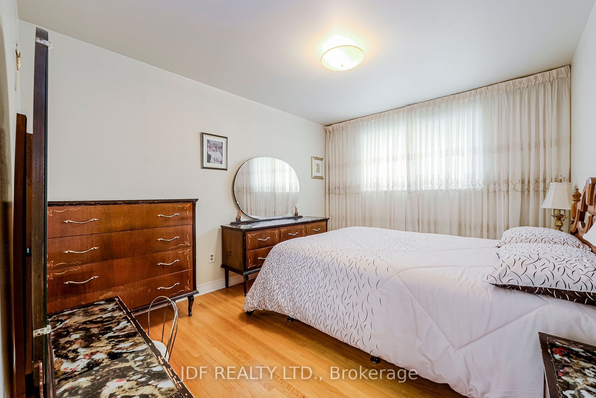 31 Demaris Ave