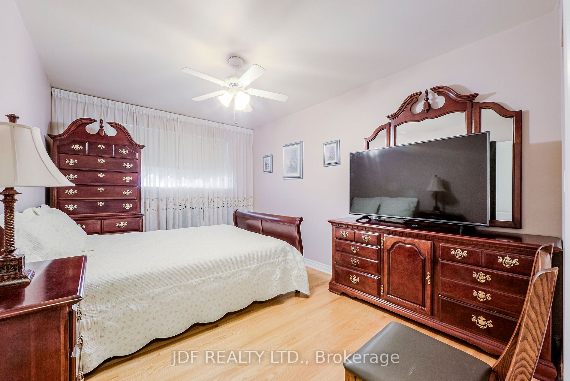31 Demaris Ave