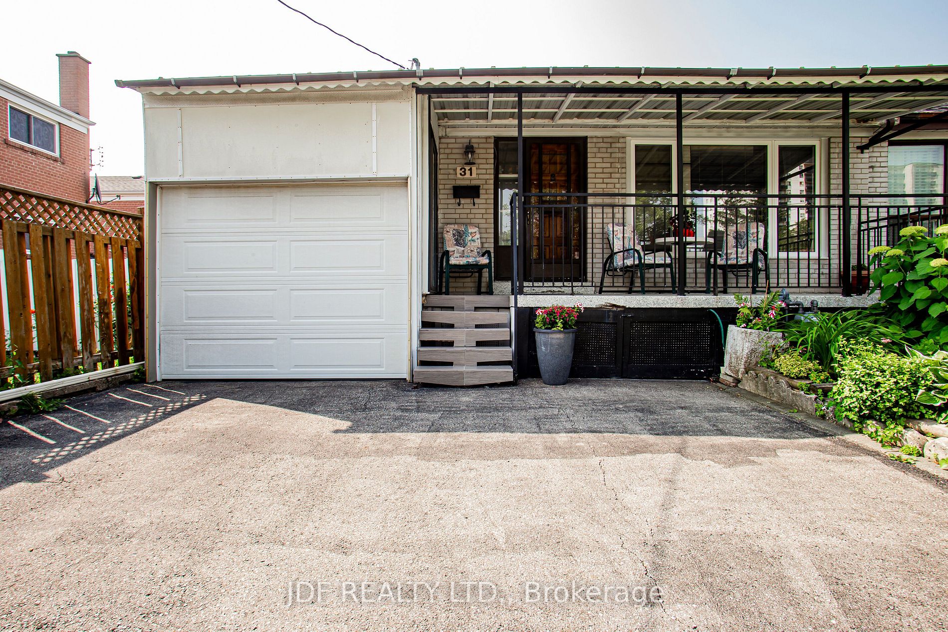 31 Demaris Ave
