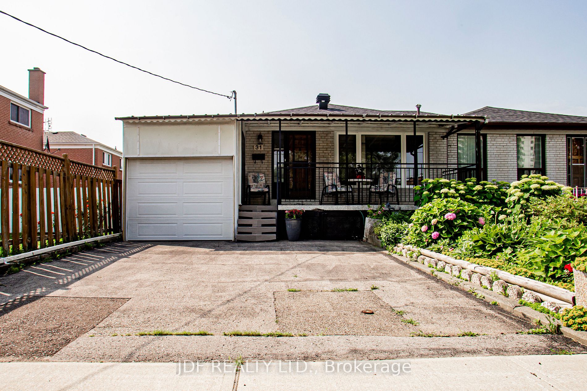 31 Demaris Ave