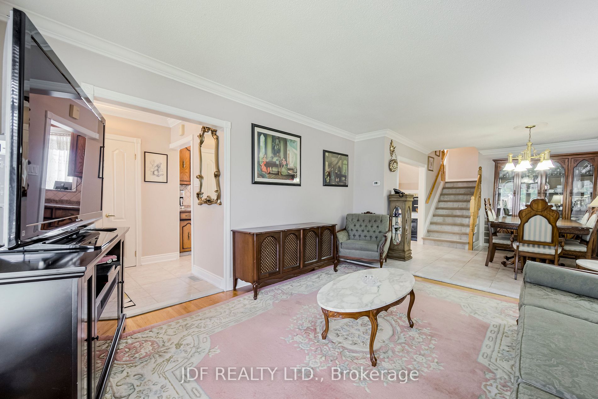 31 Demaris Ave