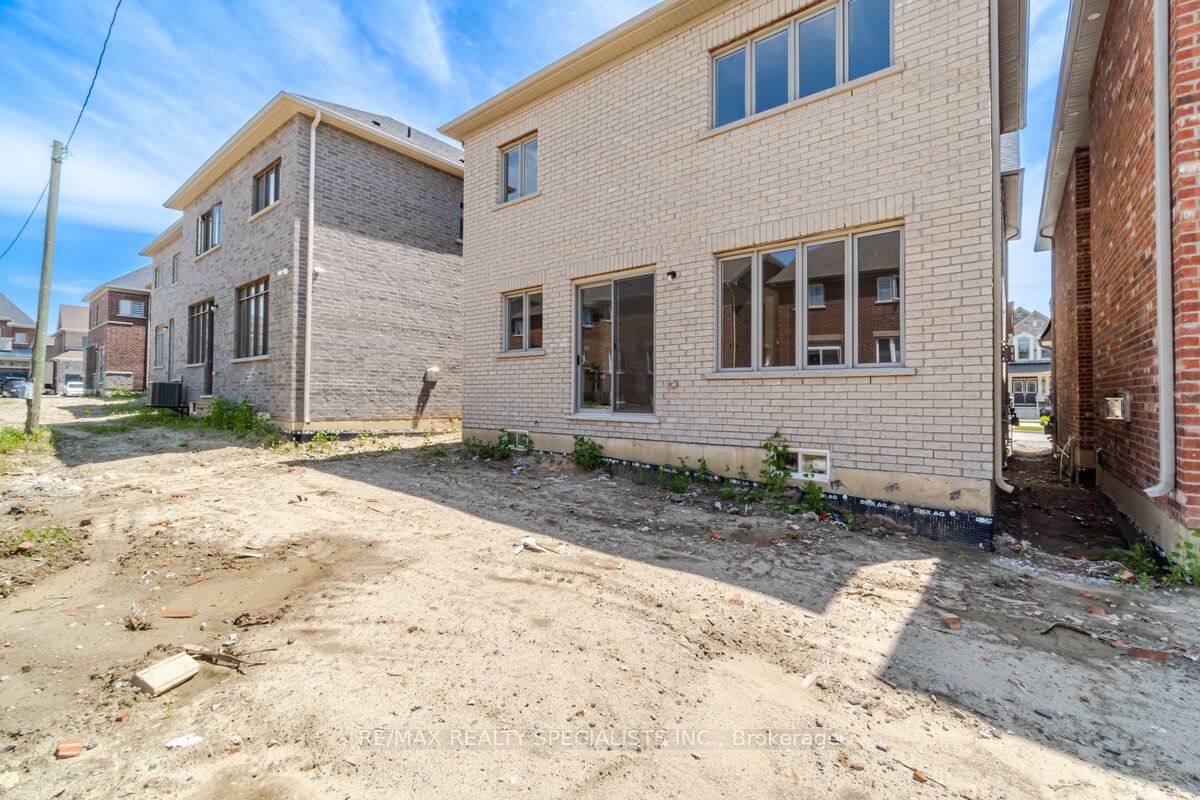 46 Dotchson Ave