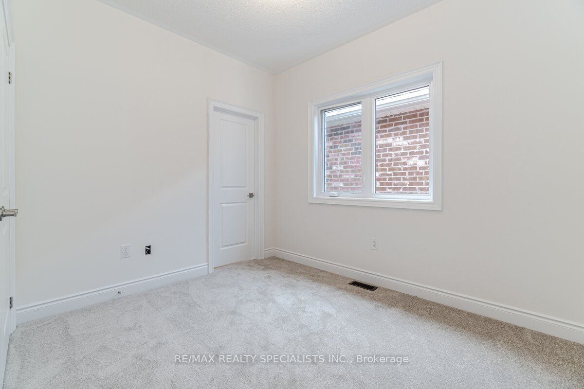 46 Dotchson Ave